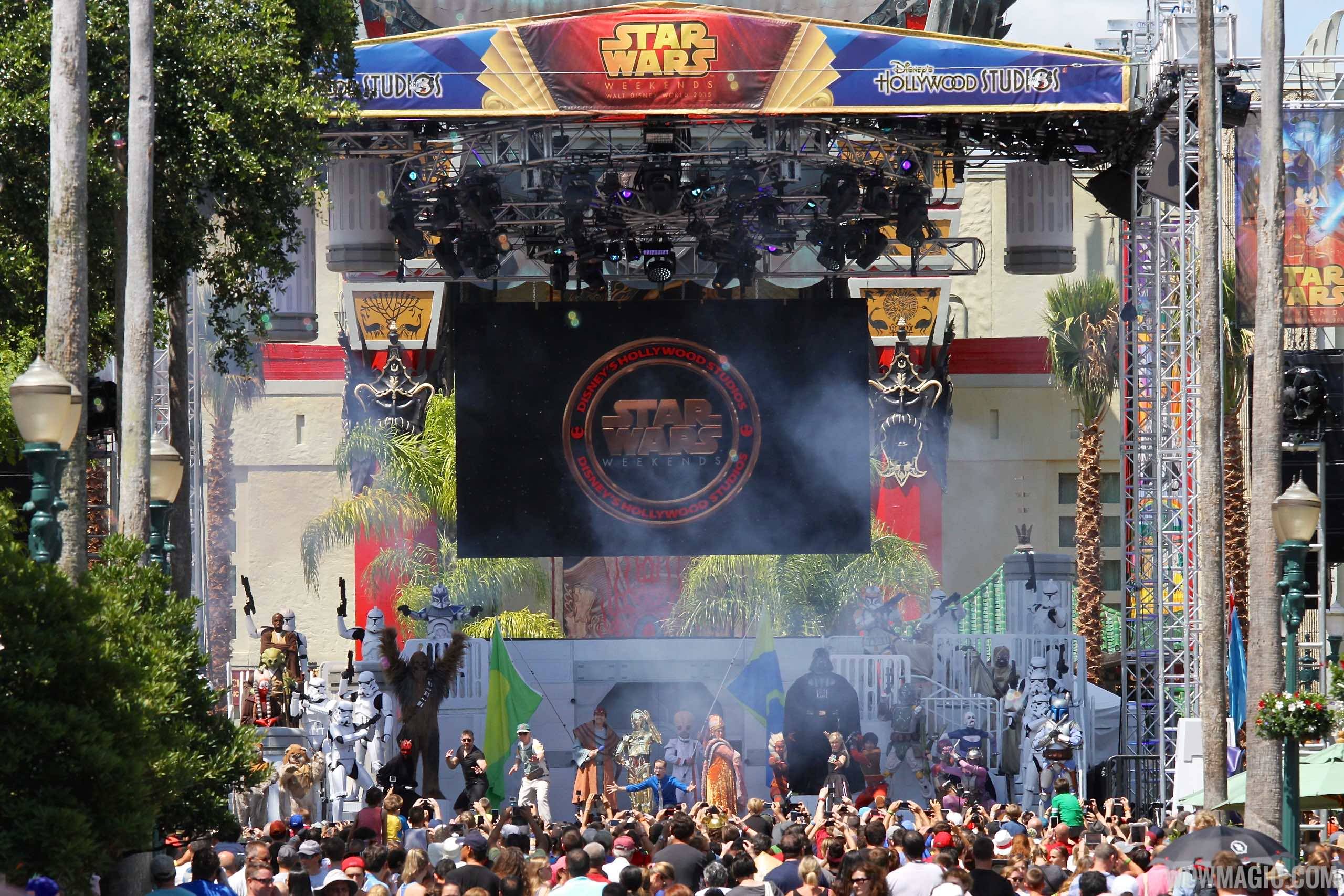 2015 Star Wars Weekends - Weekend 4 Legends of the Force motorcade celebrities - Celebrity Welcome