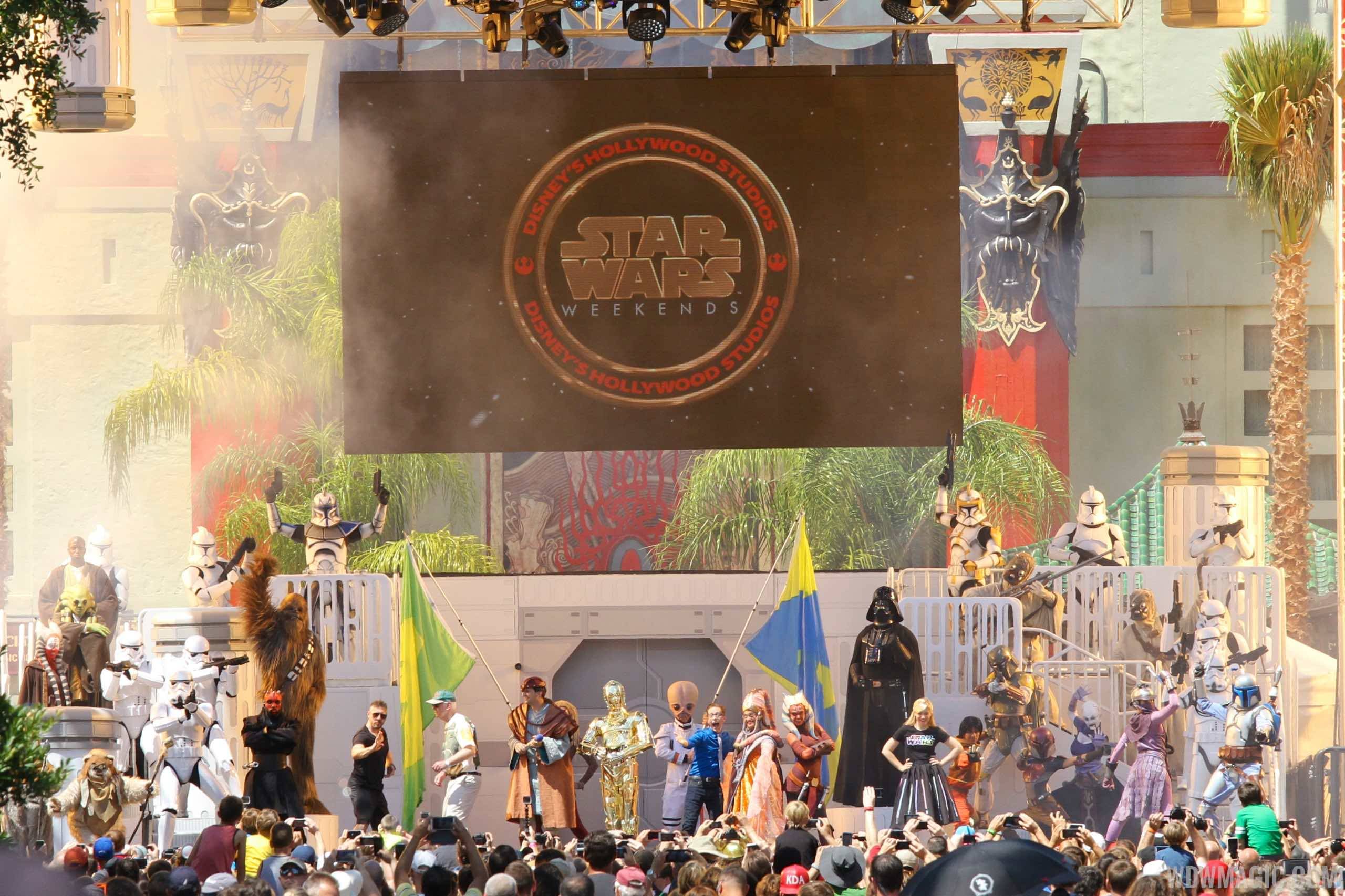 2015 Star Wars Weekends - Weekend 4 Legends of the Force motorcade celebrities - Celebrity Welcome