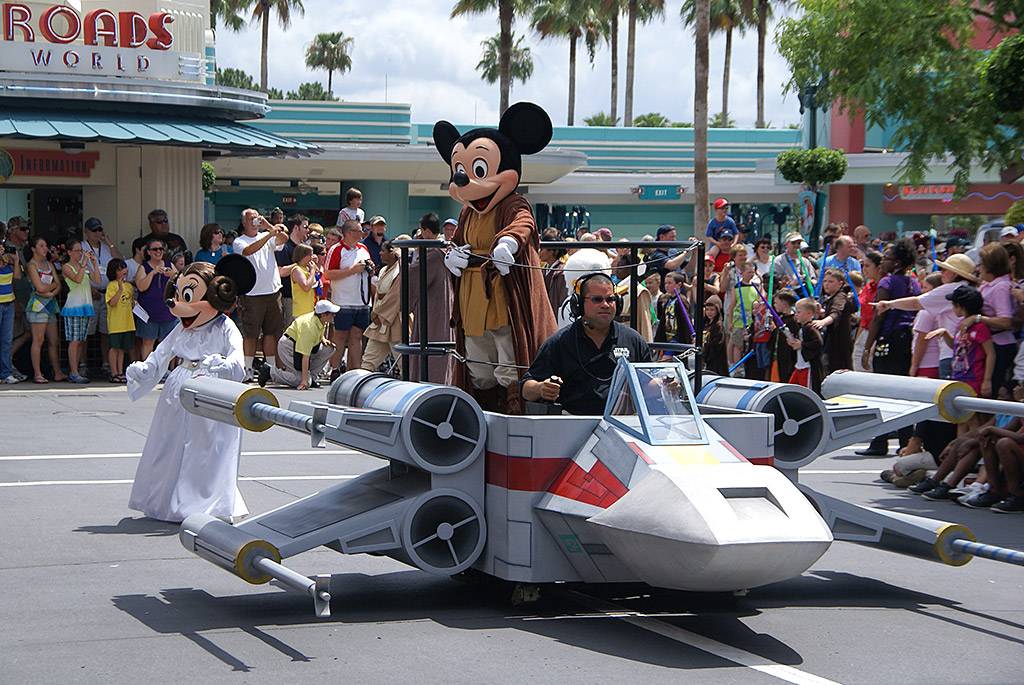 Jedi Mickey and Leia Minnie