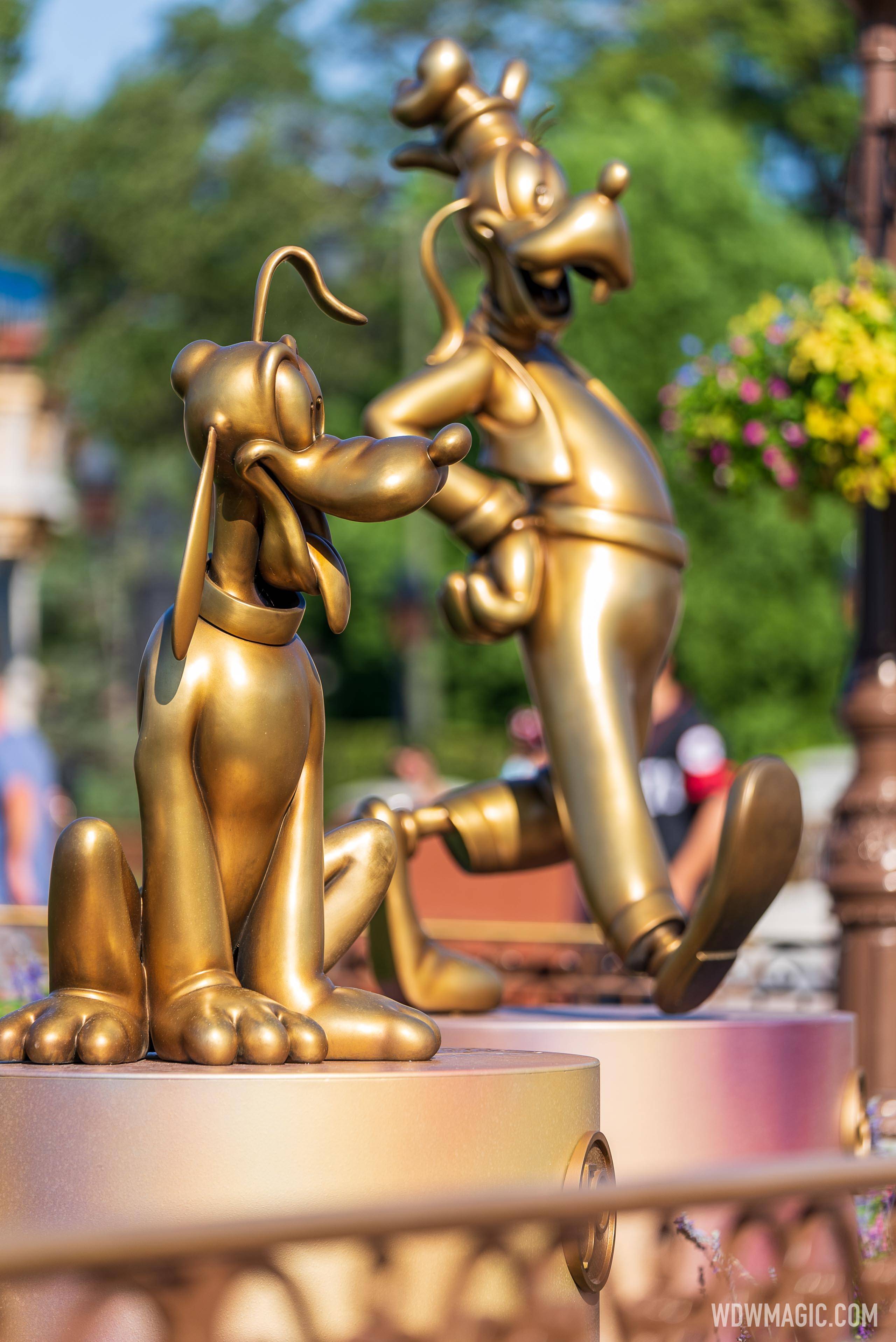 Pluto and Goofy - Fab 50 Character Statue