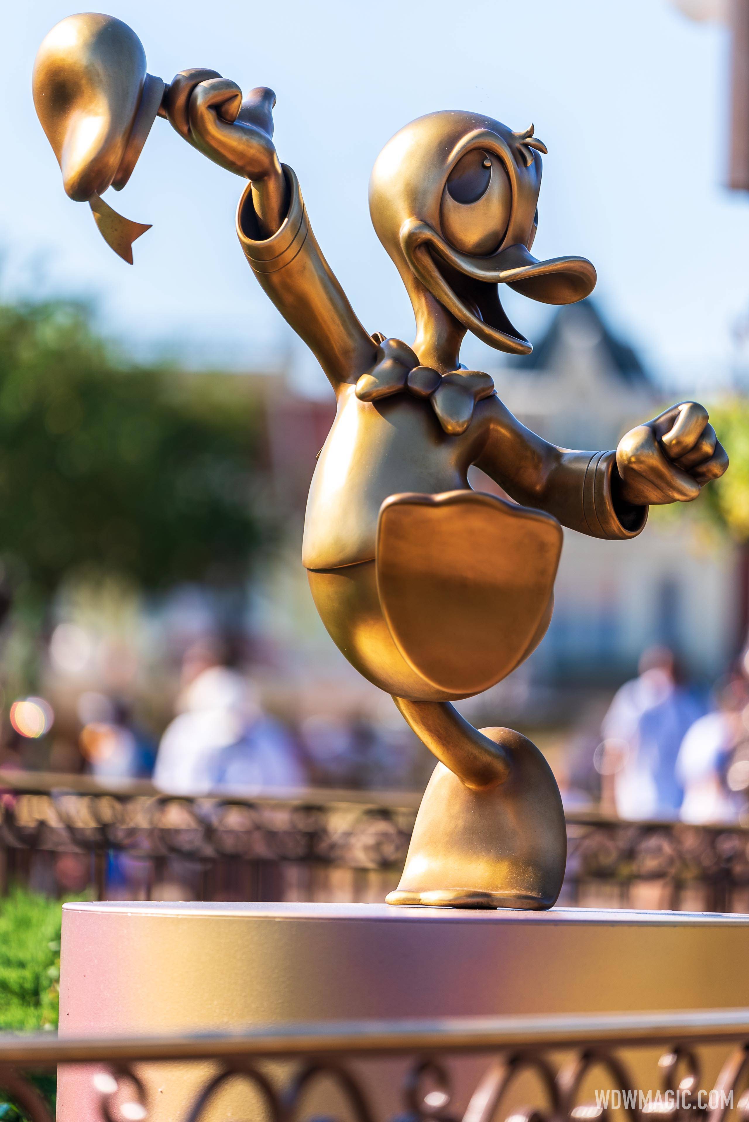 Donald Duck - Fab 50 Character Statue