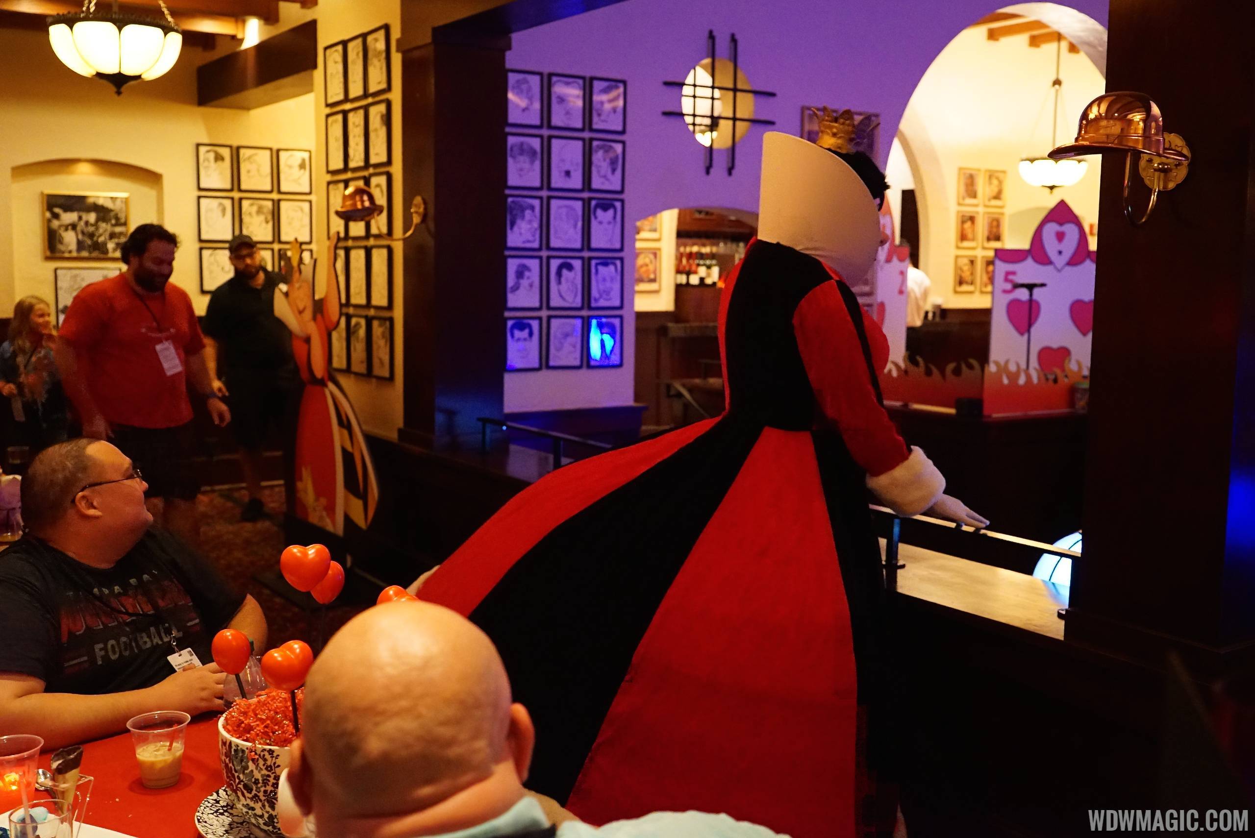 Villains Unleashed - Inside Hollywood Brown Derby Club Evil - Queen of Hearts
