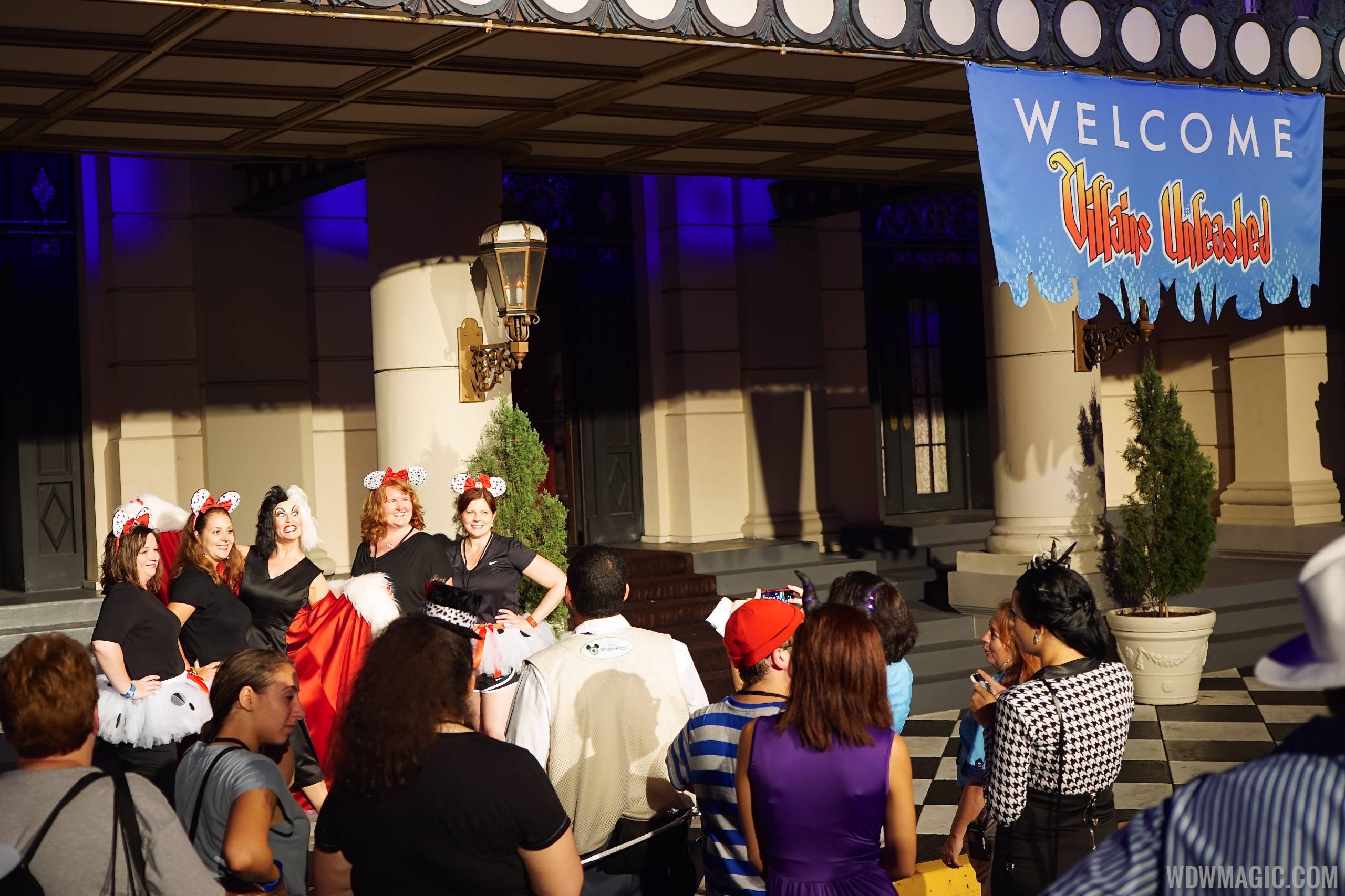 Villains Unleashed - Streets of America meet and greet with Cruella