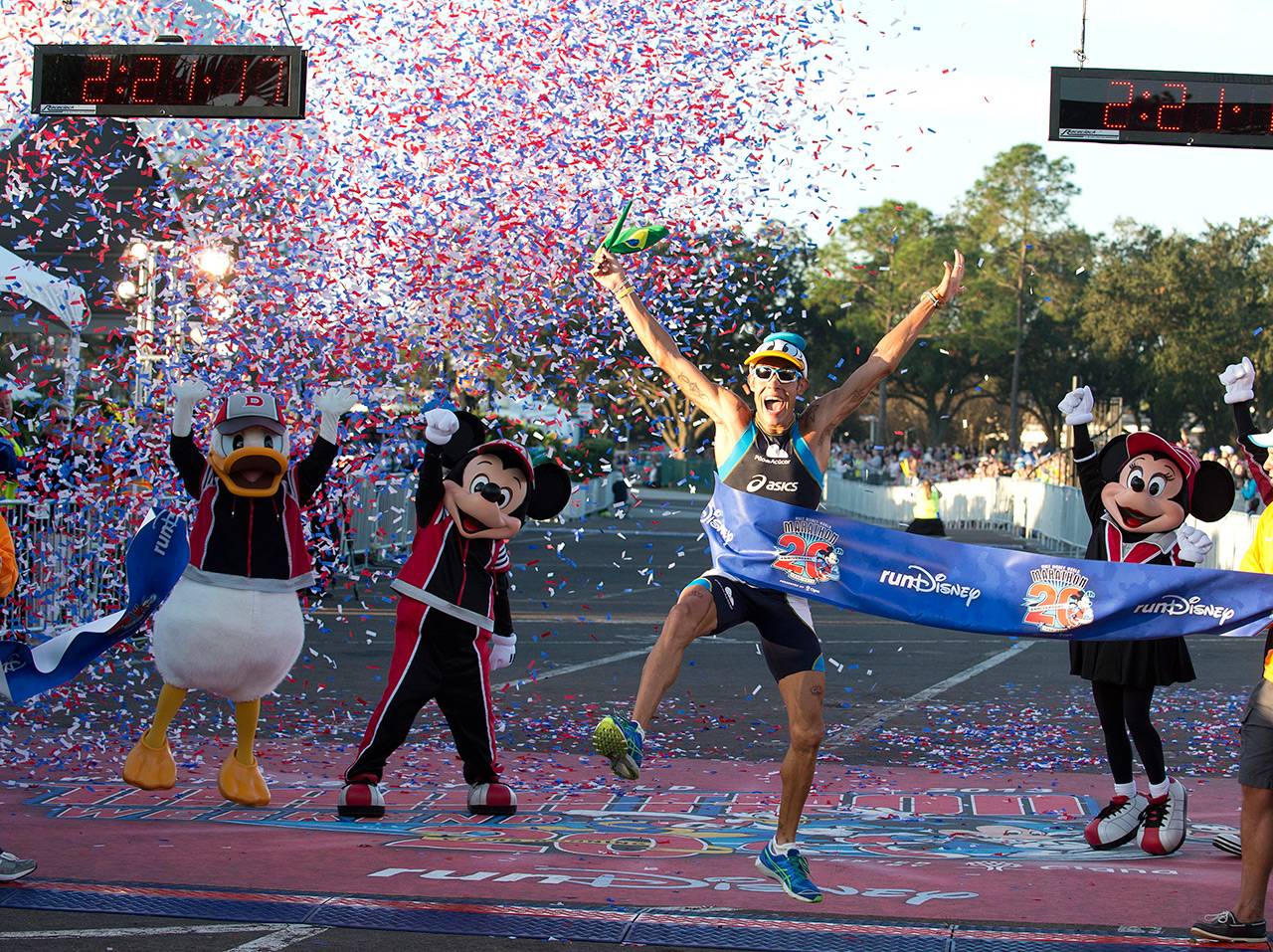 PHOTOS  -  Walt Disney World Marathon legend Adriano Bastos wins 8th title
