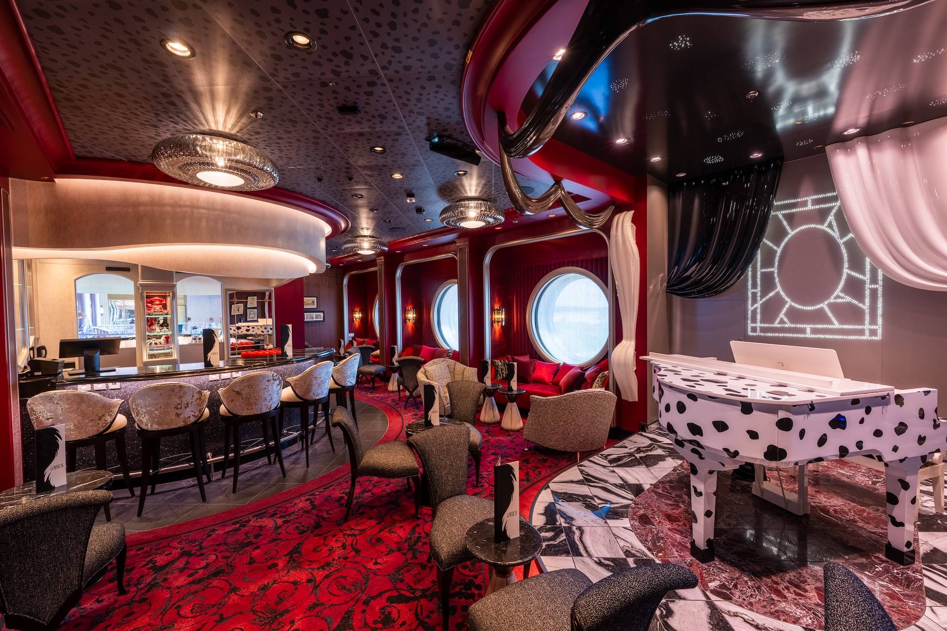 De Vil's Piano Lounge on the Disney Destiny