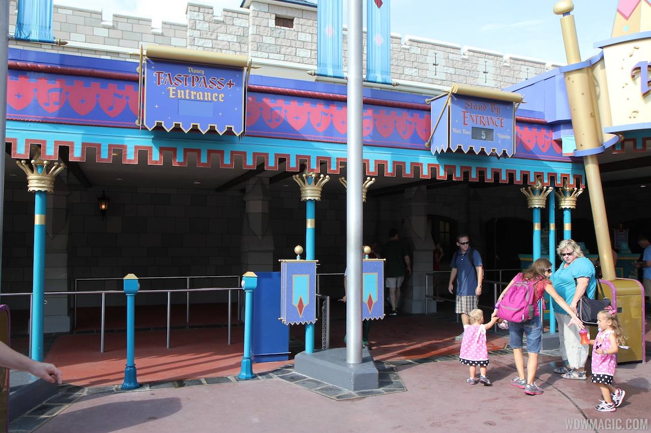 FASTPASS+ RFID readers in the Mickey's PhilharMagic line
