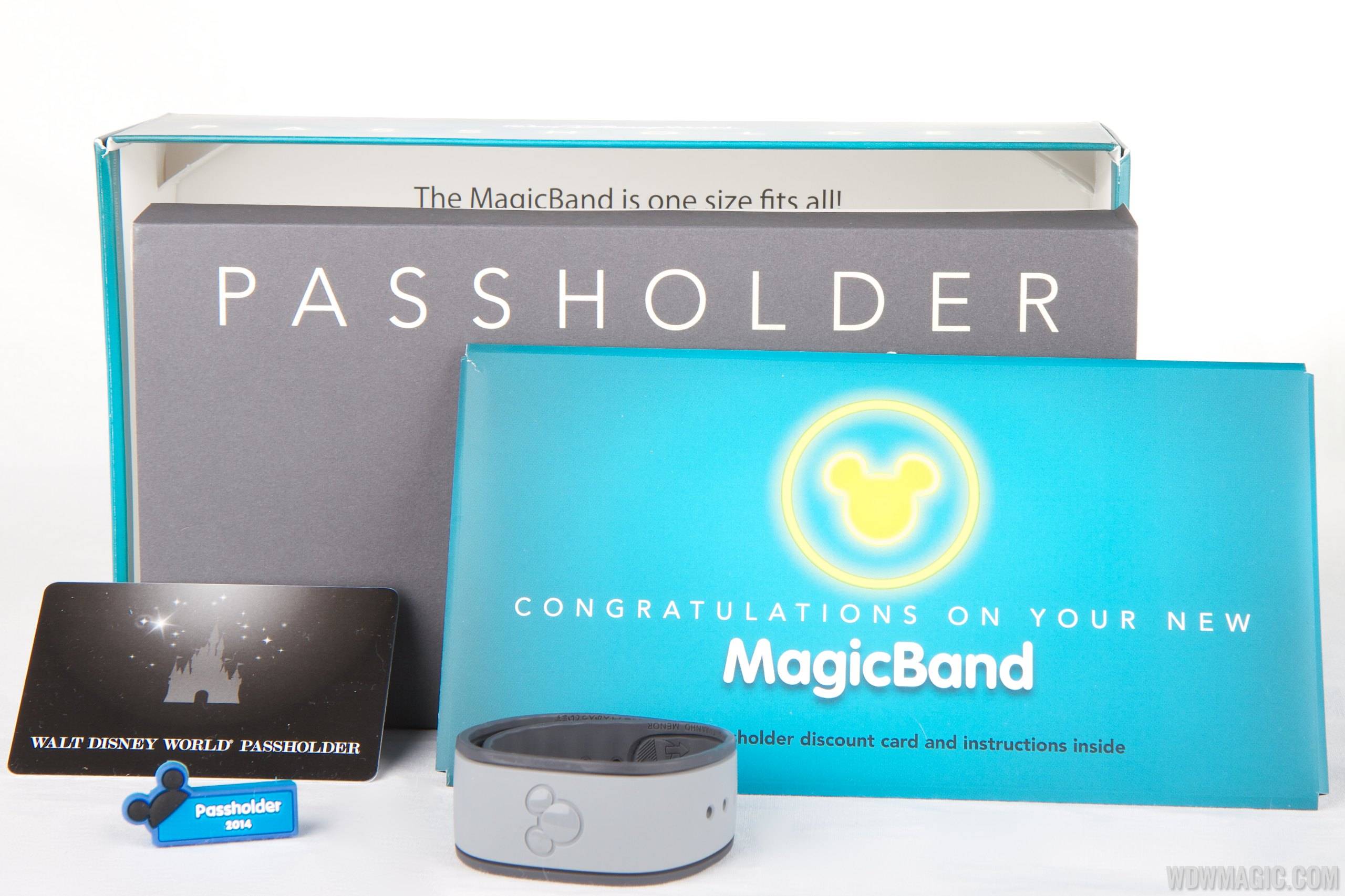 Passholder MagicBand with MagicSlider, discount card and instructions