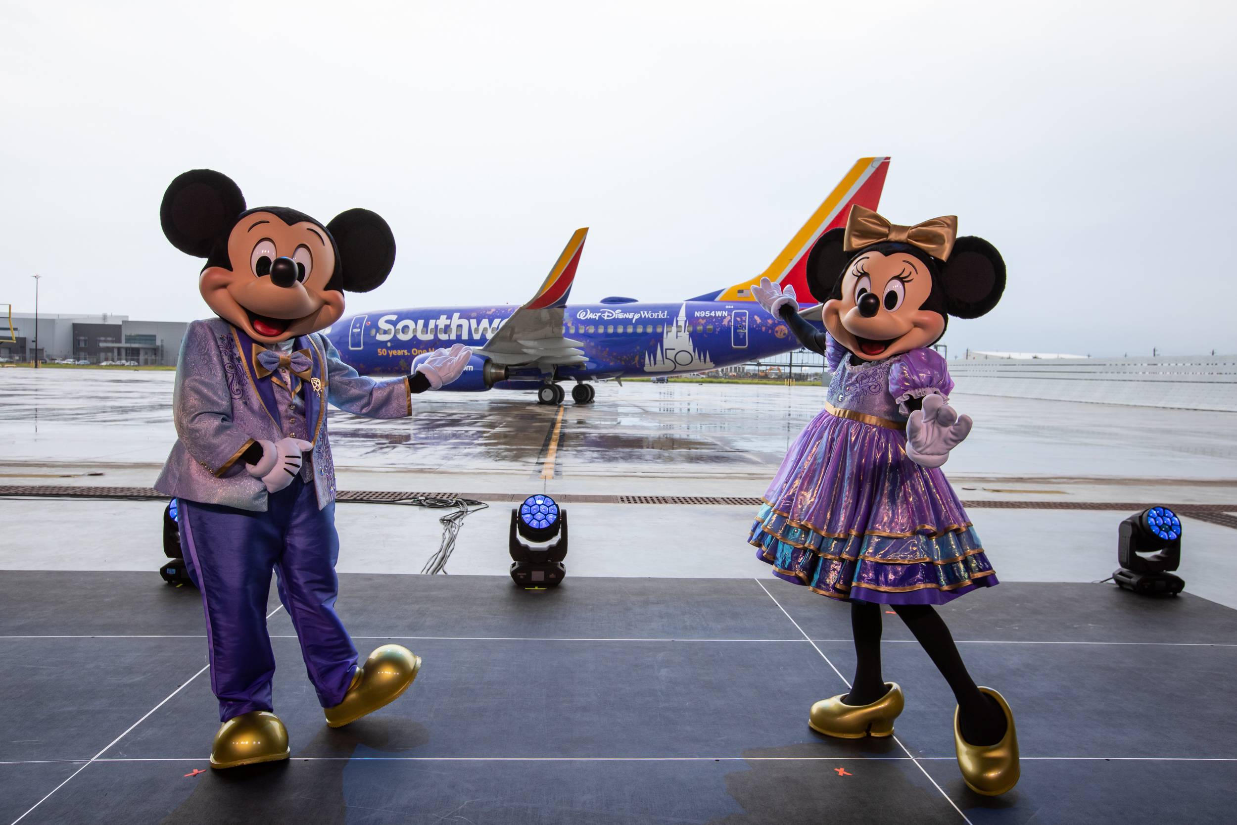 Southwest Airlines Orlando Christmas Canadian Anthem 2022 Southwest Airlines And Walt Disney World Resort Celebrate 50Th Anniversary  Of Both Companies With Commemorative 737 Aircraft