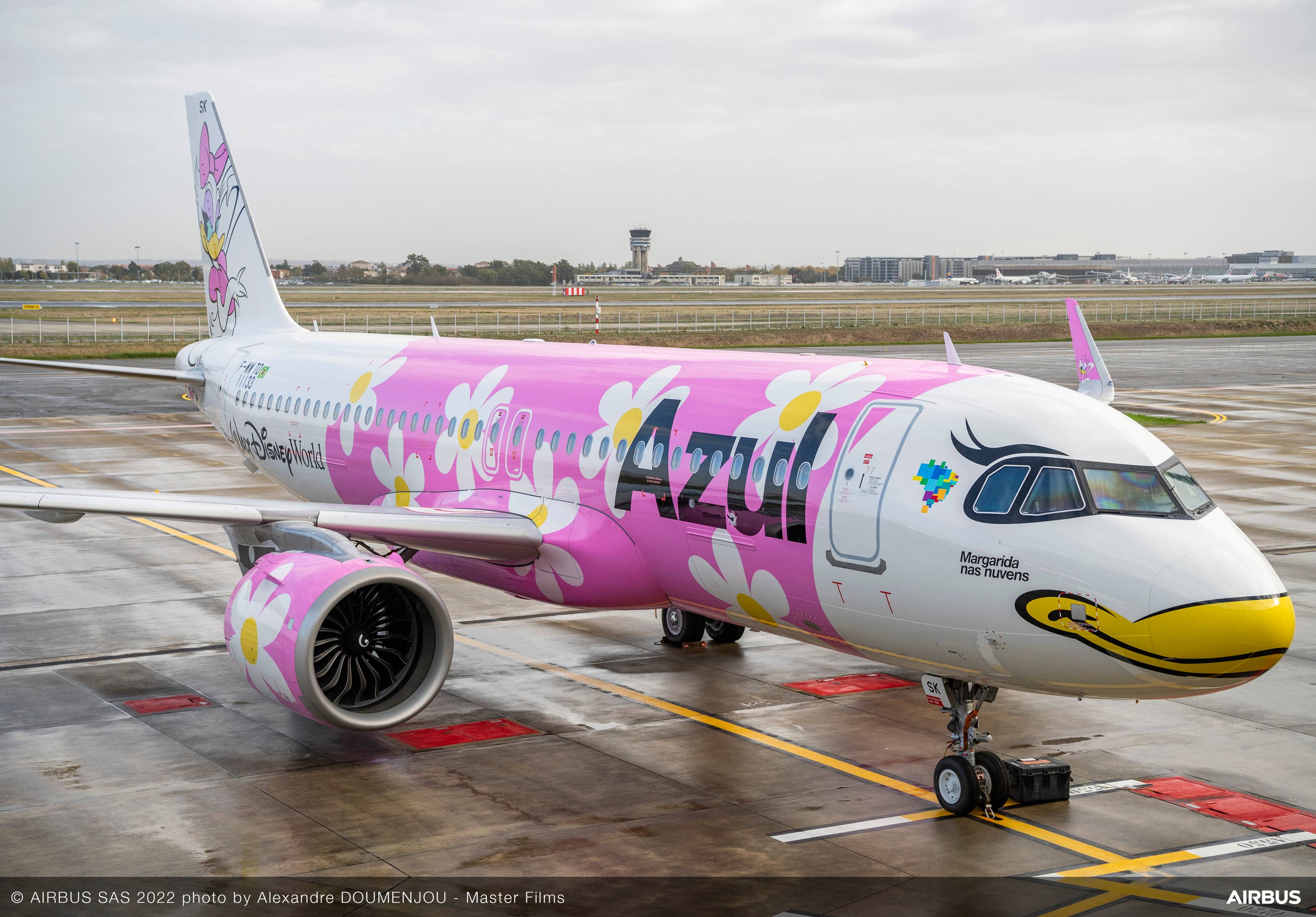 Airbus unveils Walt Disney World livery for new A320 delivered to Brazilian airline Azul