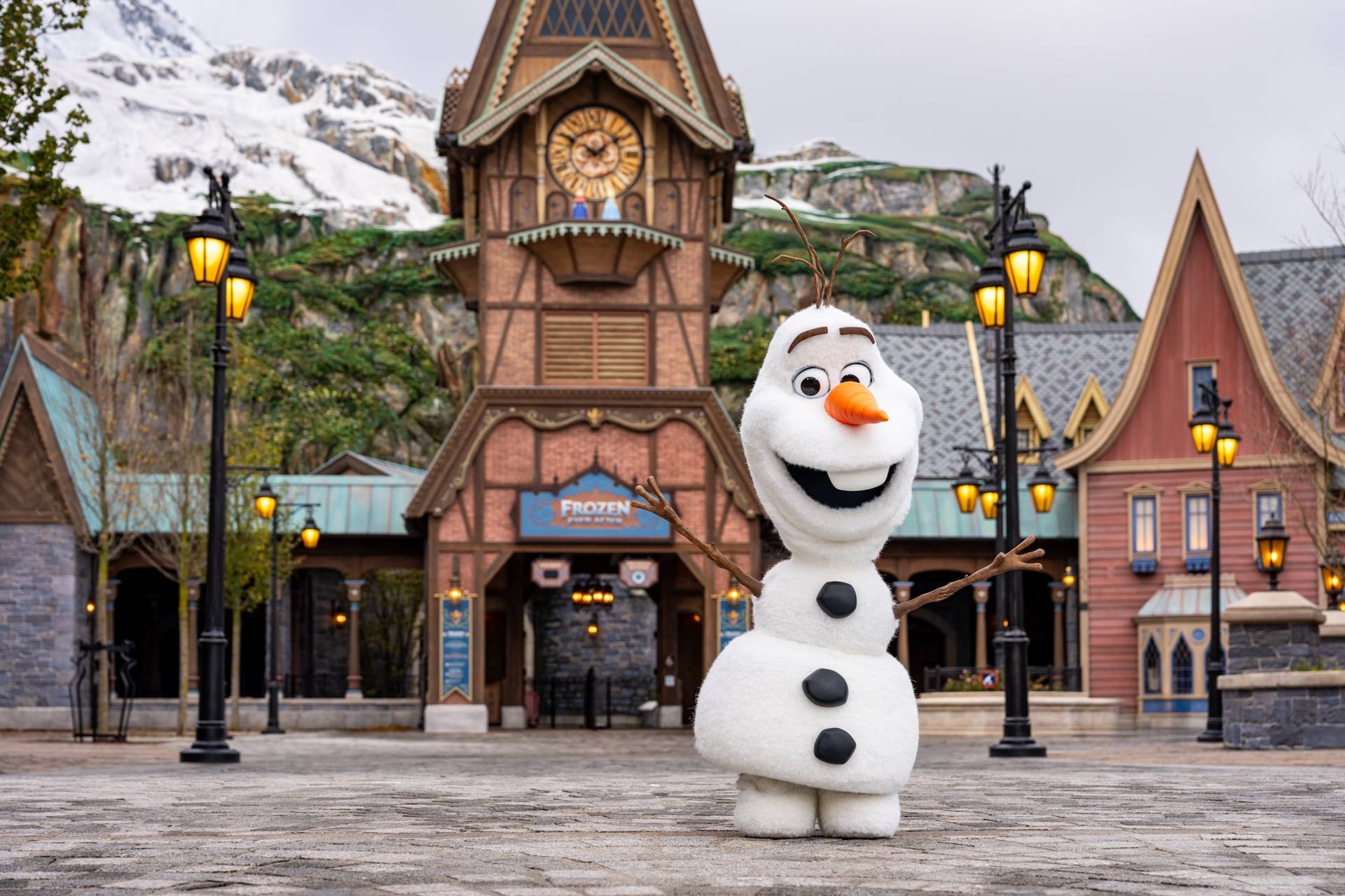 Inside Disney's Self-Walking Olaf: New Research Details How the Robot Character Works