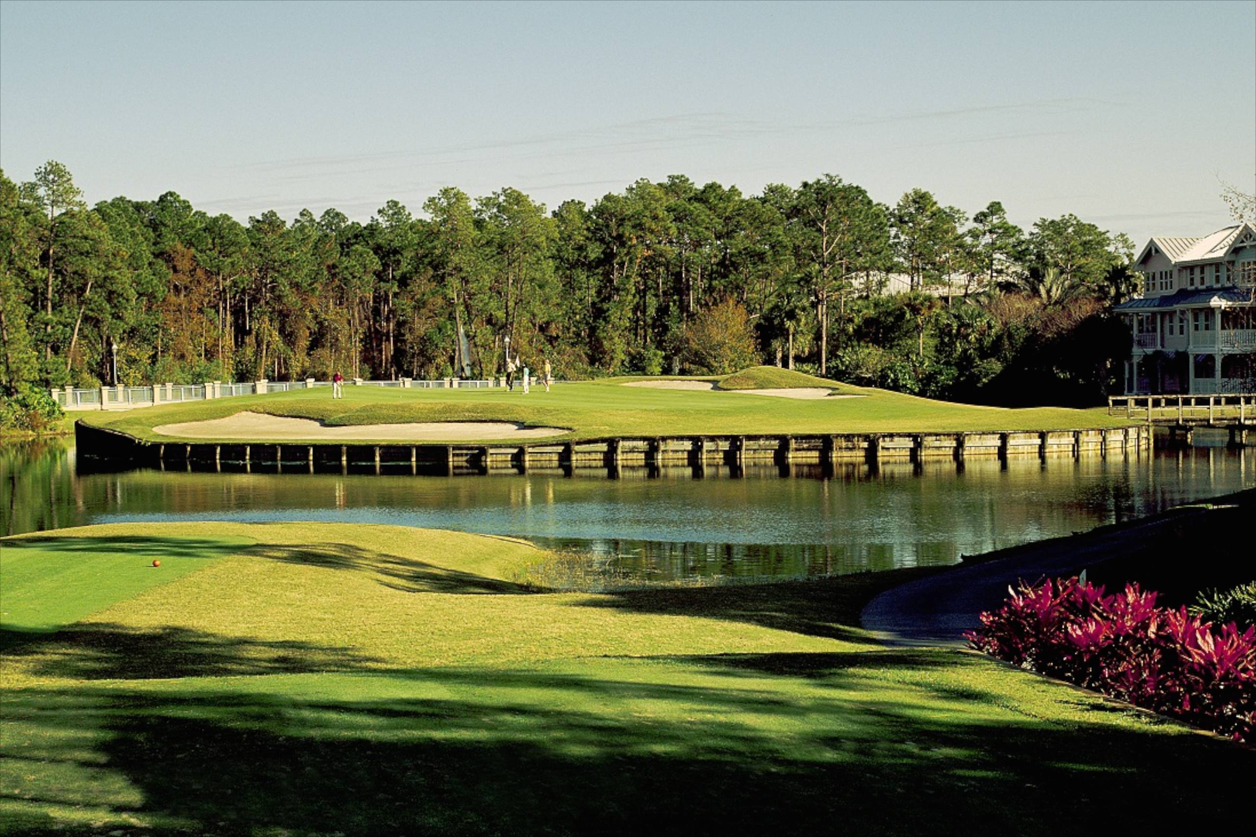 Complimentary golf club rental for guests staying at Walt Disney World Resort hotels