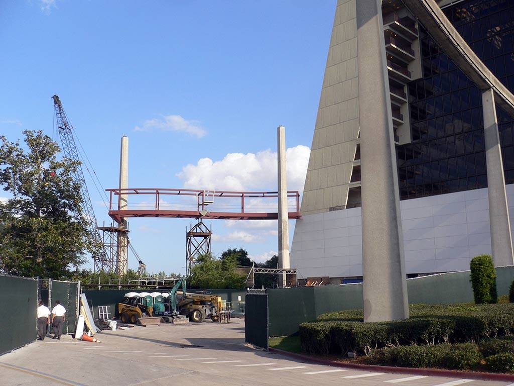 Contemporary Tower link bridge installation begins