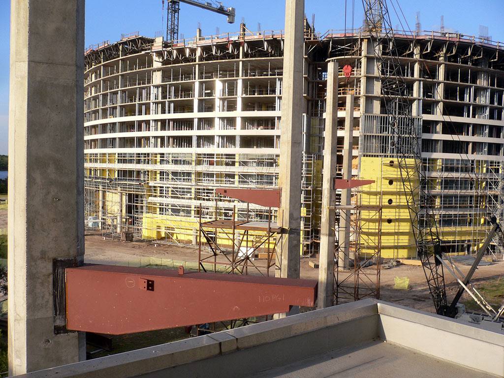 Glass goes into the Contemporary DVC Tower
