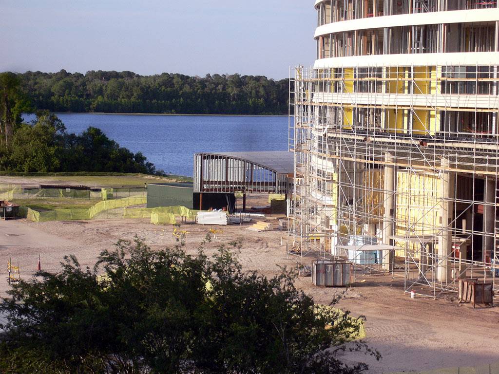 Glass goes into the Contemporary DVC Tower