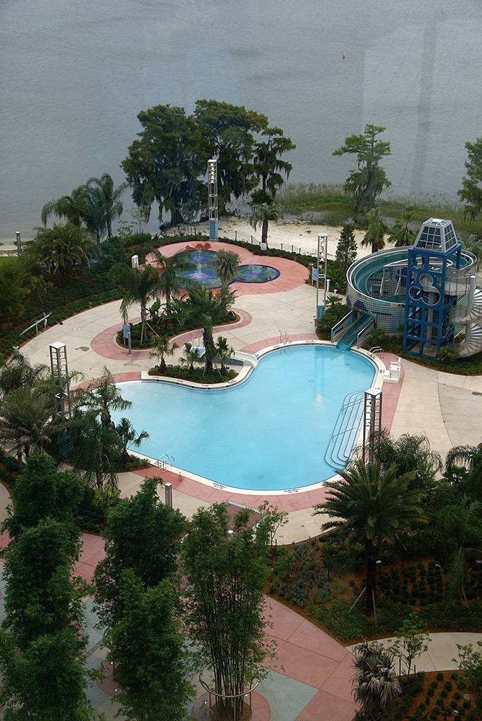 The main zero-entry Bay Cove Pool
with waterslide, and kids wet play area