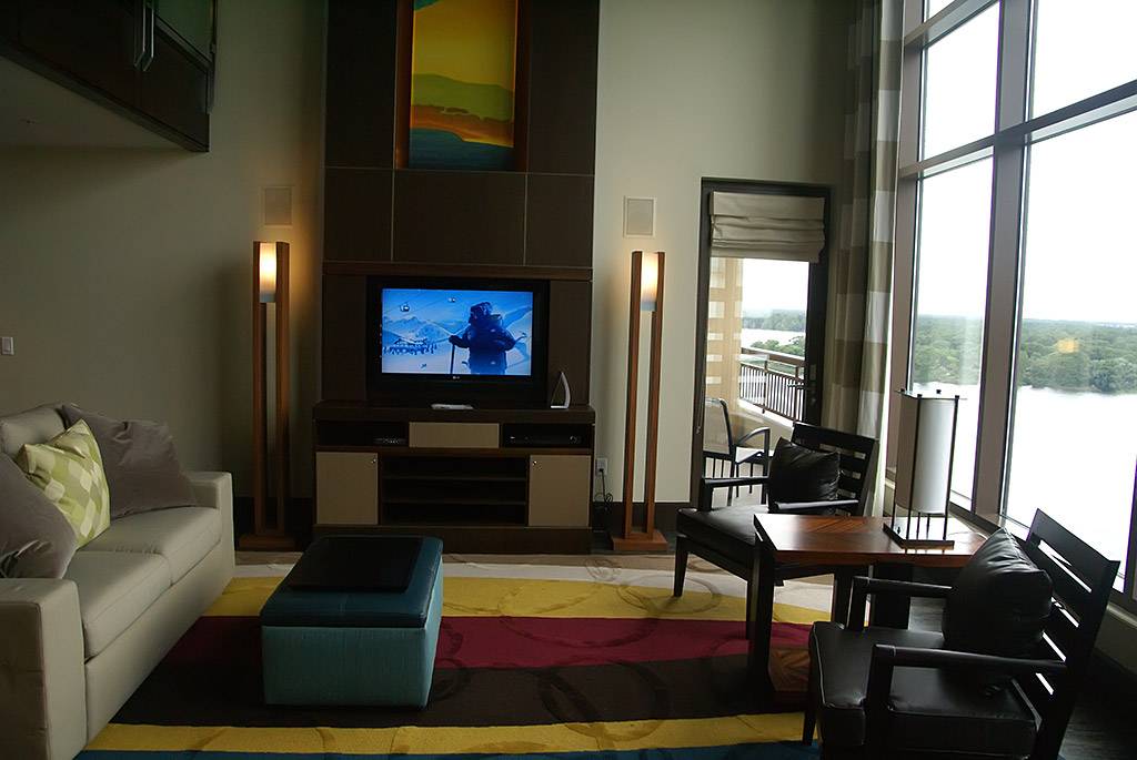 The Grand Villa living room with view out to Bay Lake