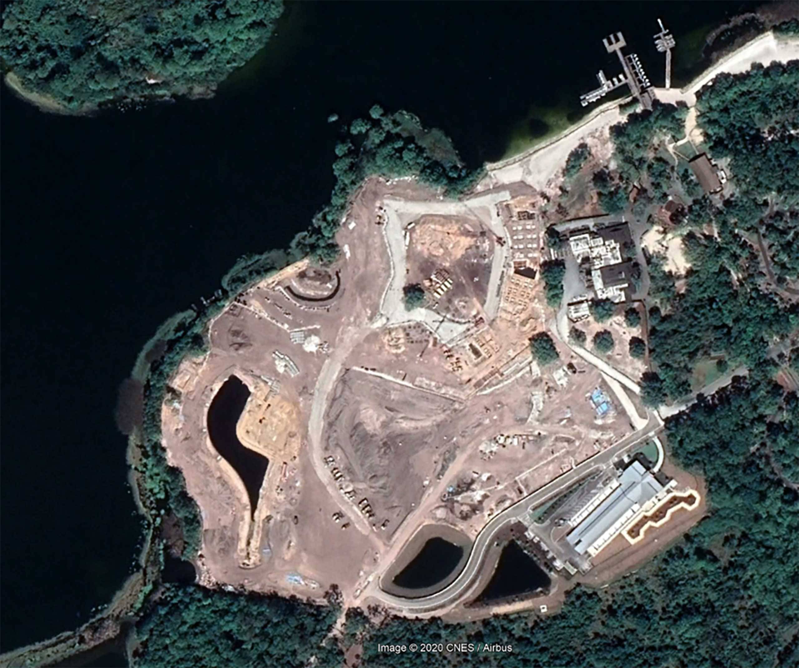 PHOTO - New satellite view of 'Reflections - A Disney Lakeside Lodge' construction