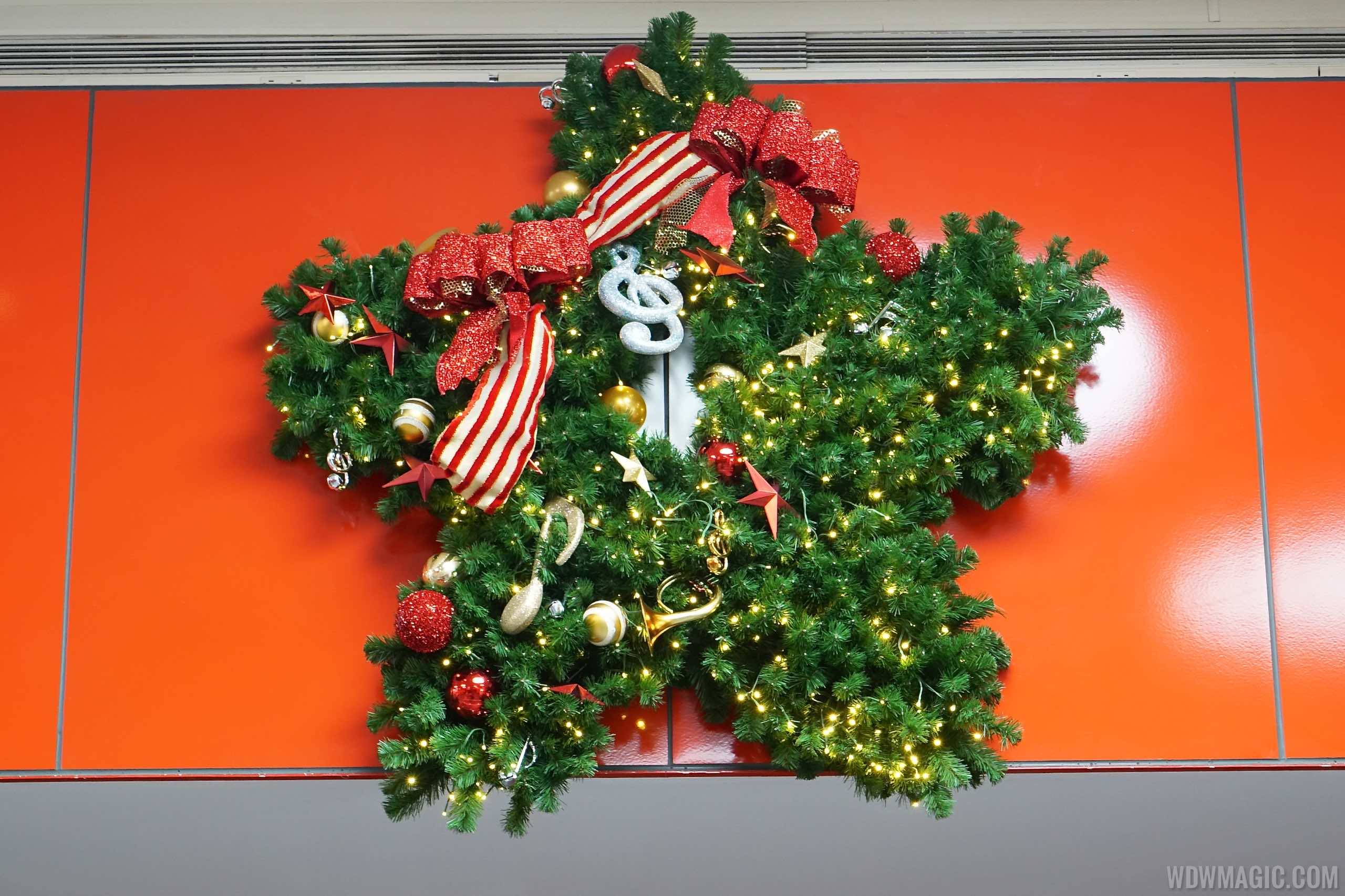 PHOTOS - Holiday decorations at Disney's All Star Music Resort