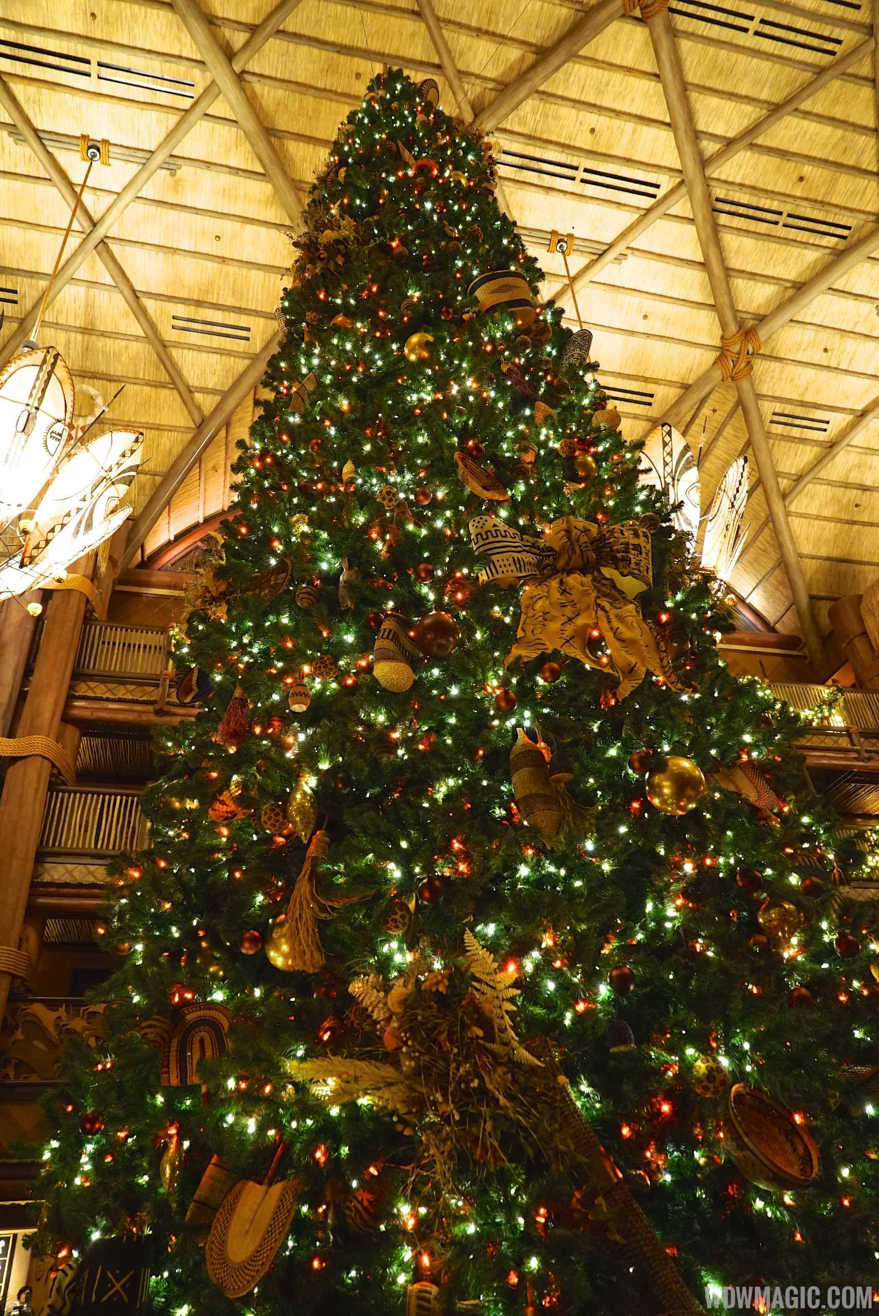 PHOTOS - Holiday decorations at Disney's Animal Kingdom Lodge