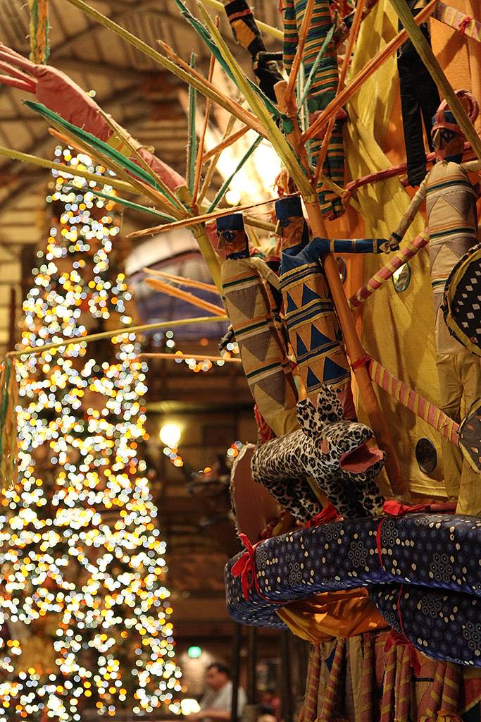 A look at the Animal Kingdom Lodge holiday decorations for 2009