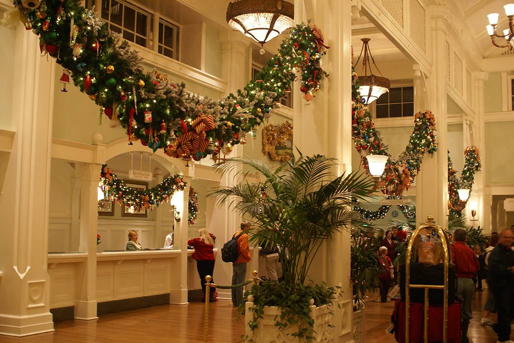 Boardwalk Lobby Holiday Decorations