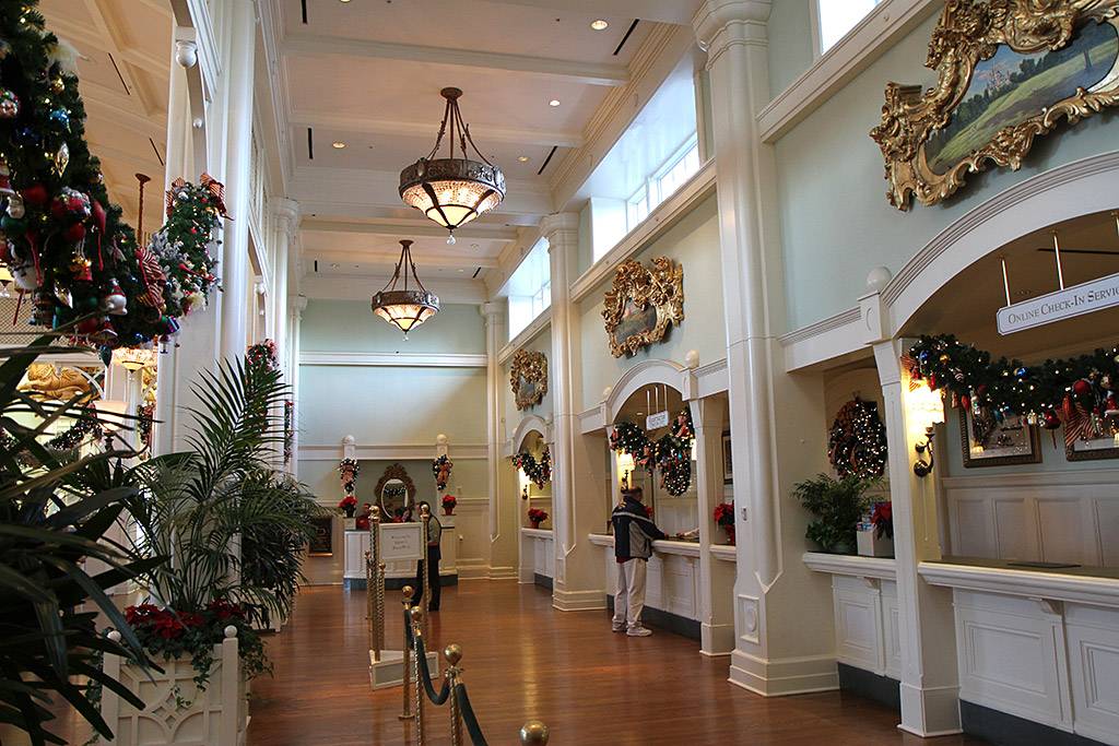 Disney's BoardWalk Inn holiday decorations 2009