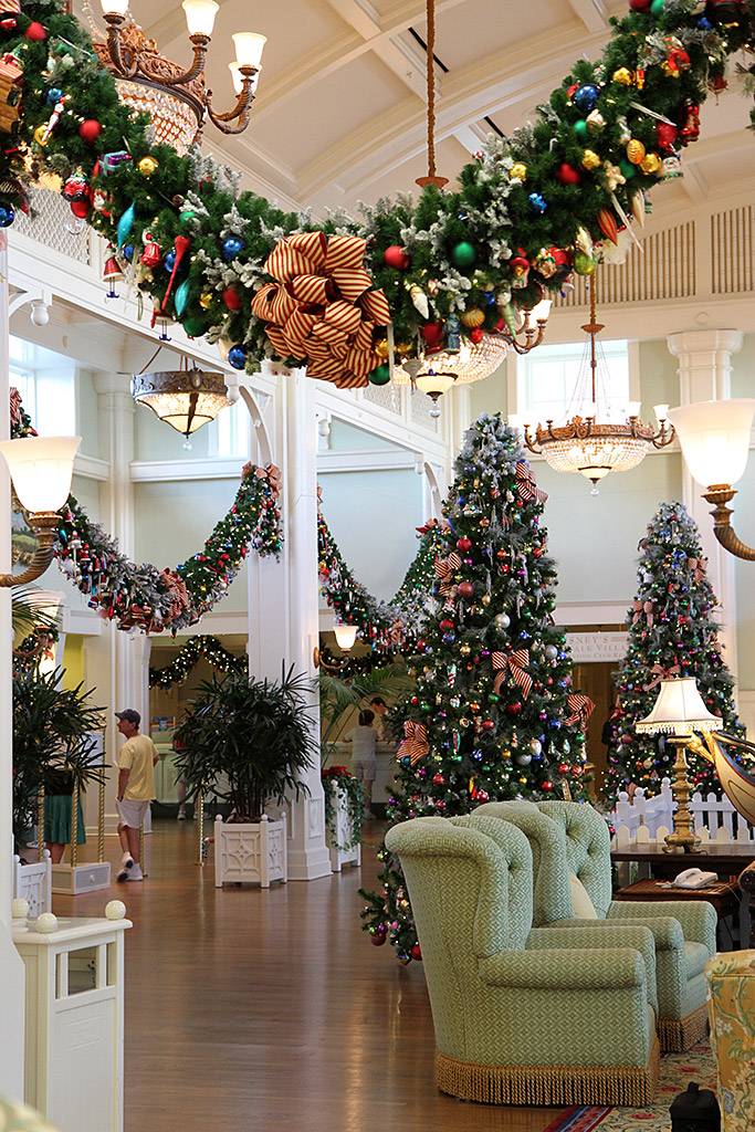 Disney's BoardWalk Inn holiday decorations 2009