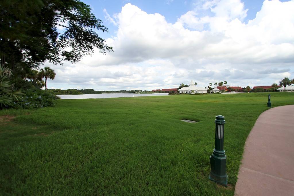 PHOTOS - More walls spring up around the proposed Grand Floridian villas site