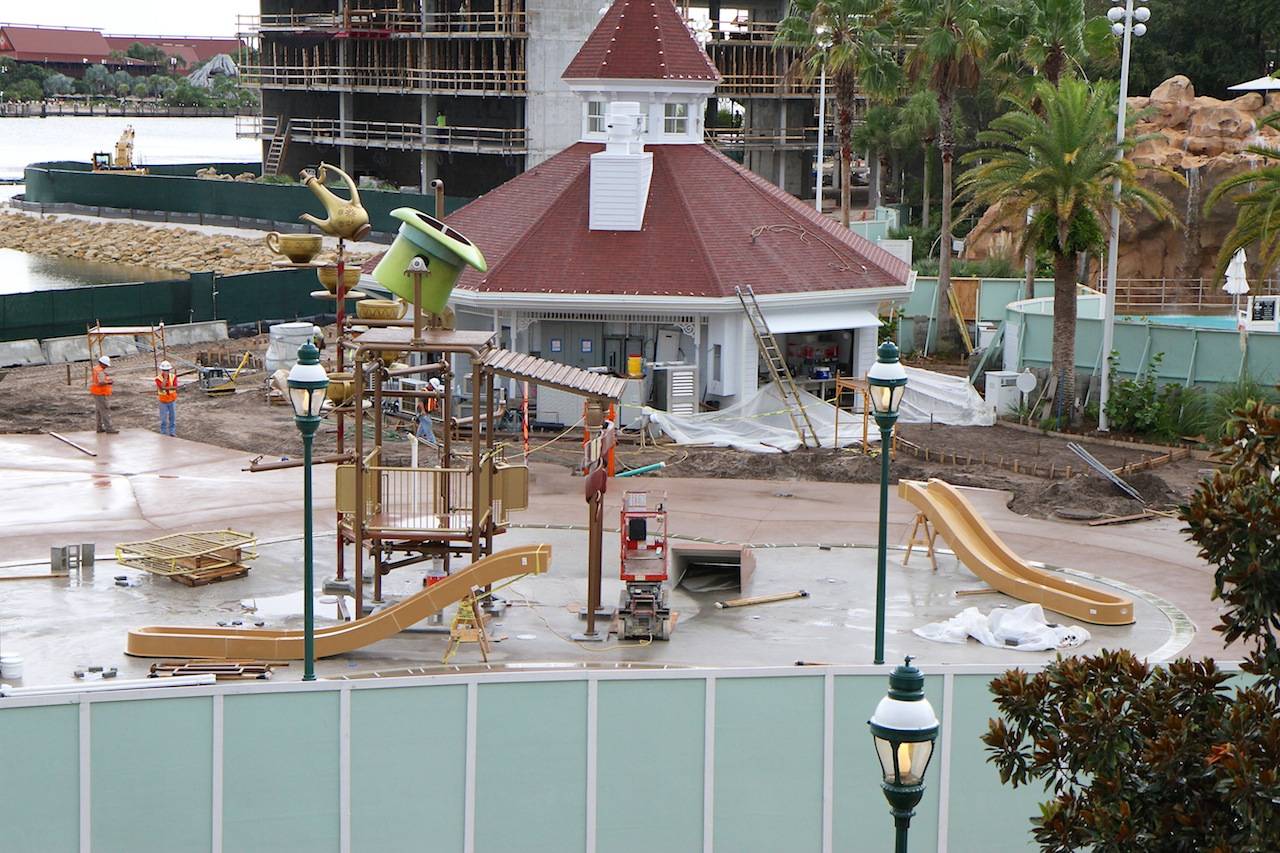 Kids splash playground construction