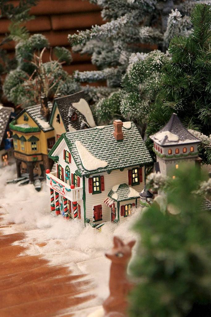 A look at the 2010 Grand Floridian Gingerbread House