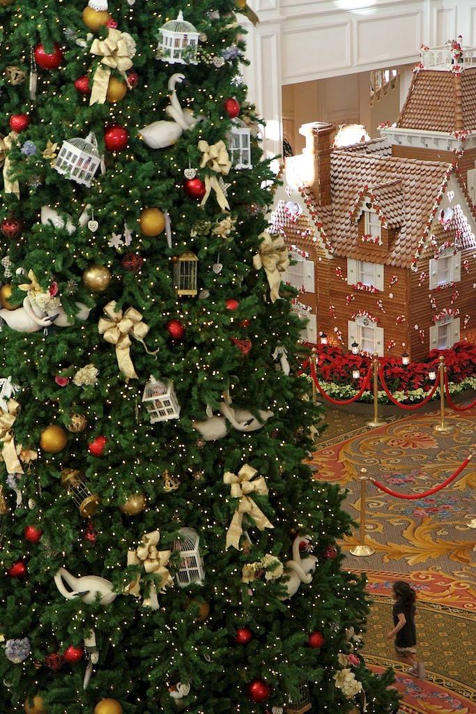 PHOTOS - A look at the 2011 Grand Floridian Gingerbread House