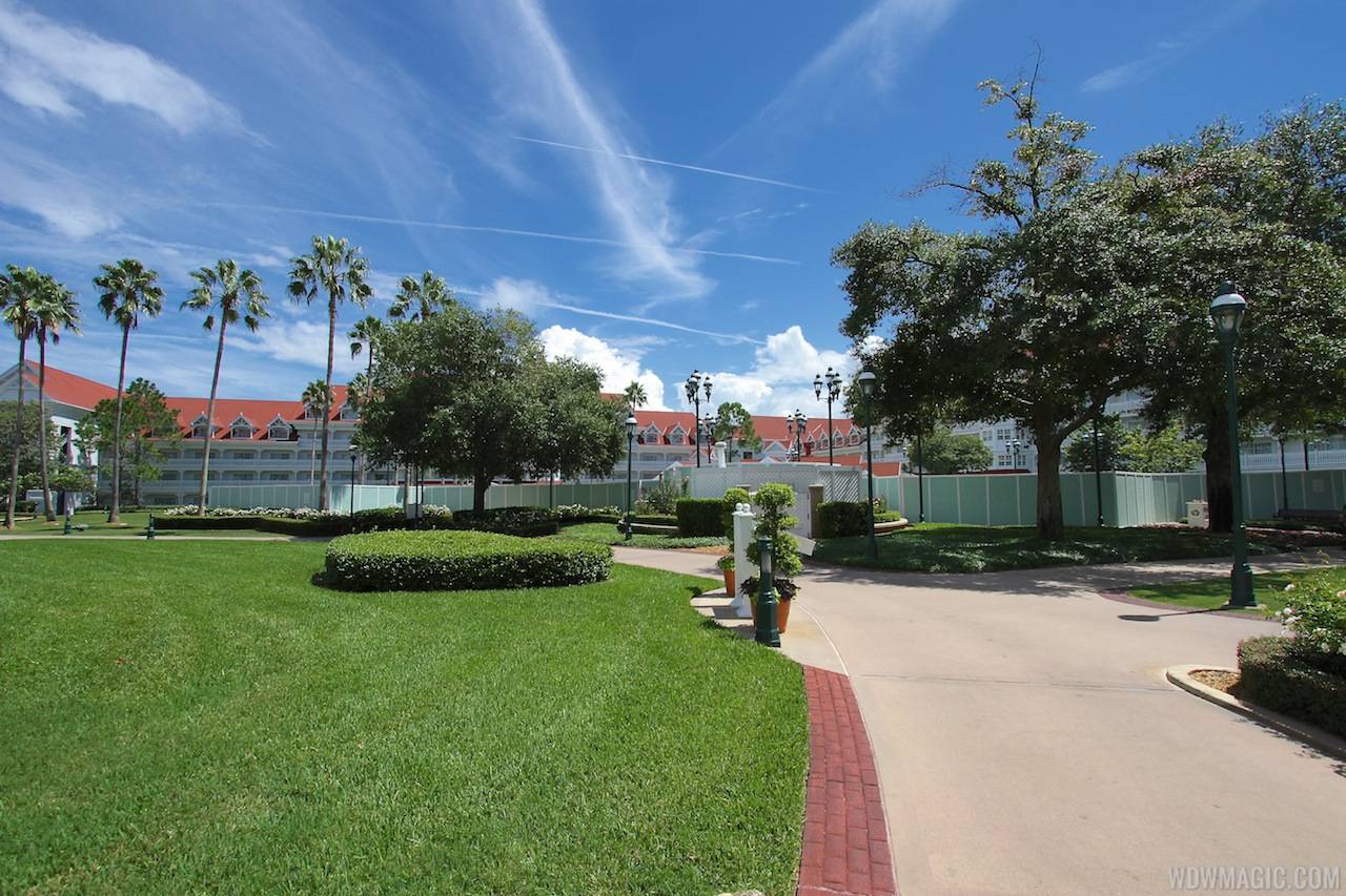 PHOTOS - Disney's Grand Floridian Resort courtyard pool now walled off for major refurbishment