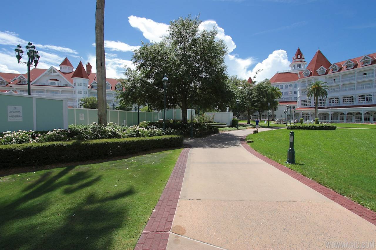 PHOTOS - Disney's Grand Floridian Resort courtyard pool now walled off for major refurbishment