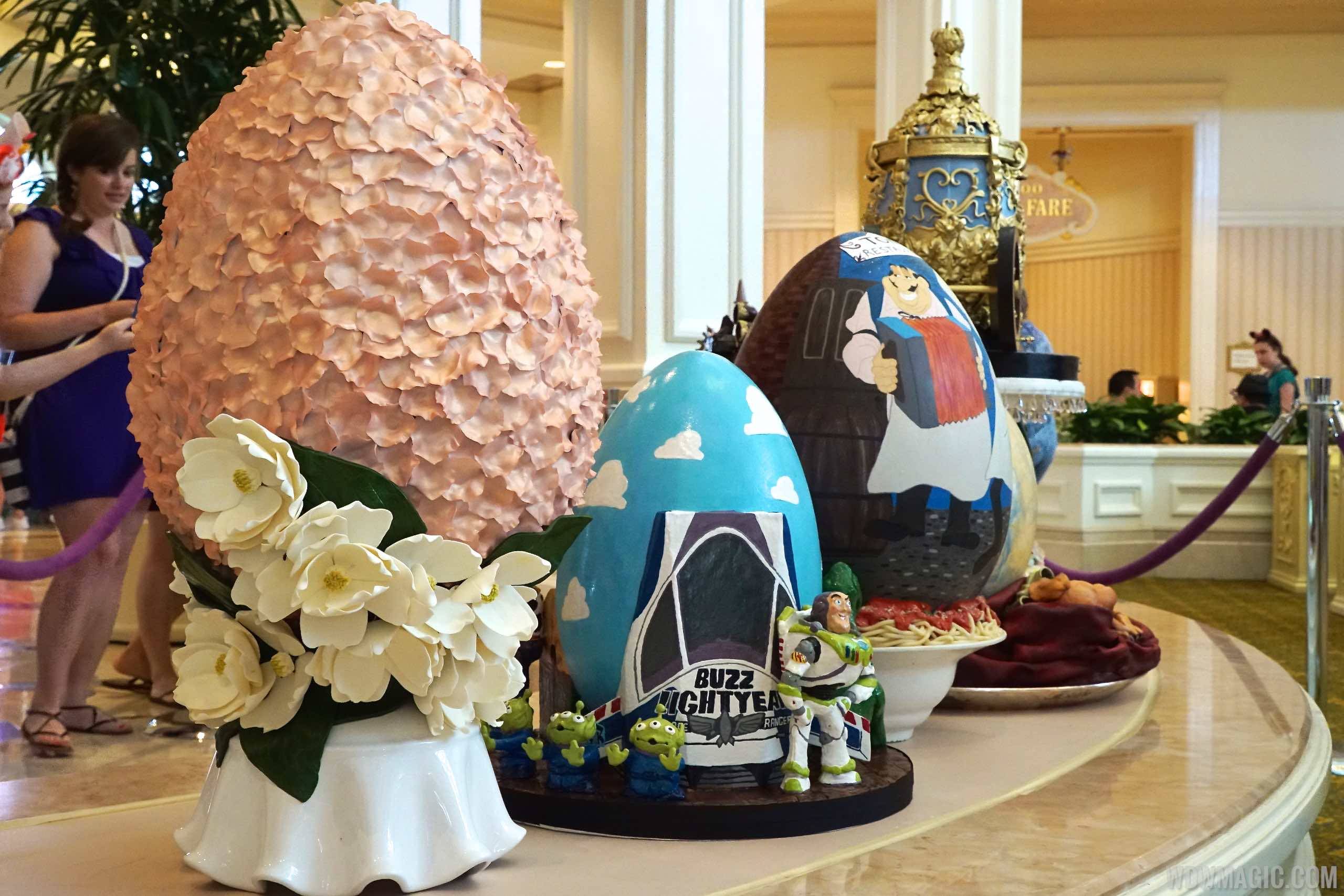 2015 Grand Floridian Resort Easter Egg displays
