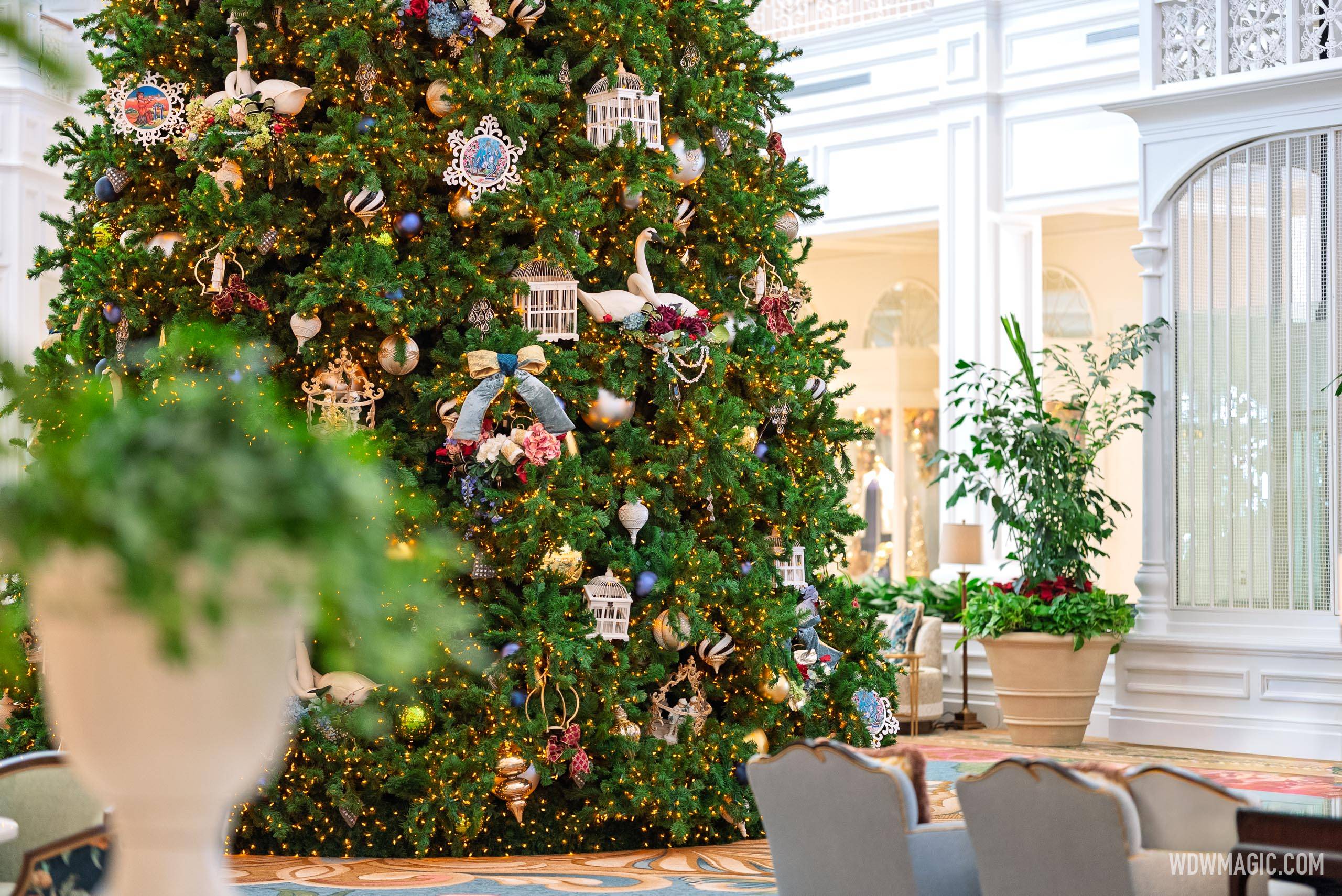 2025 Grand Floridian Resort Holiday Decor