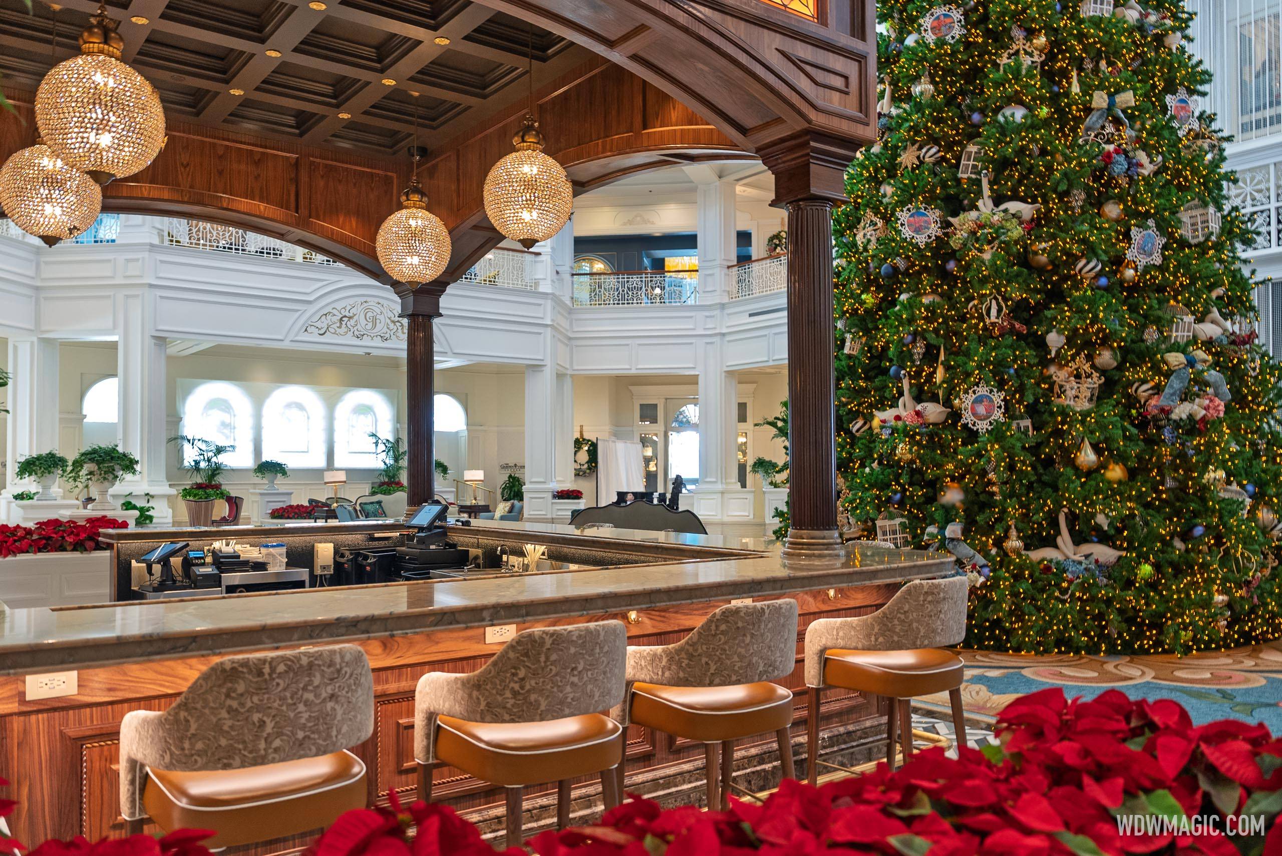 2025 Grand Floridian Resort Holiday Decor