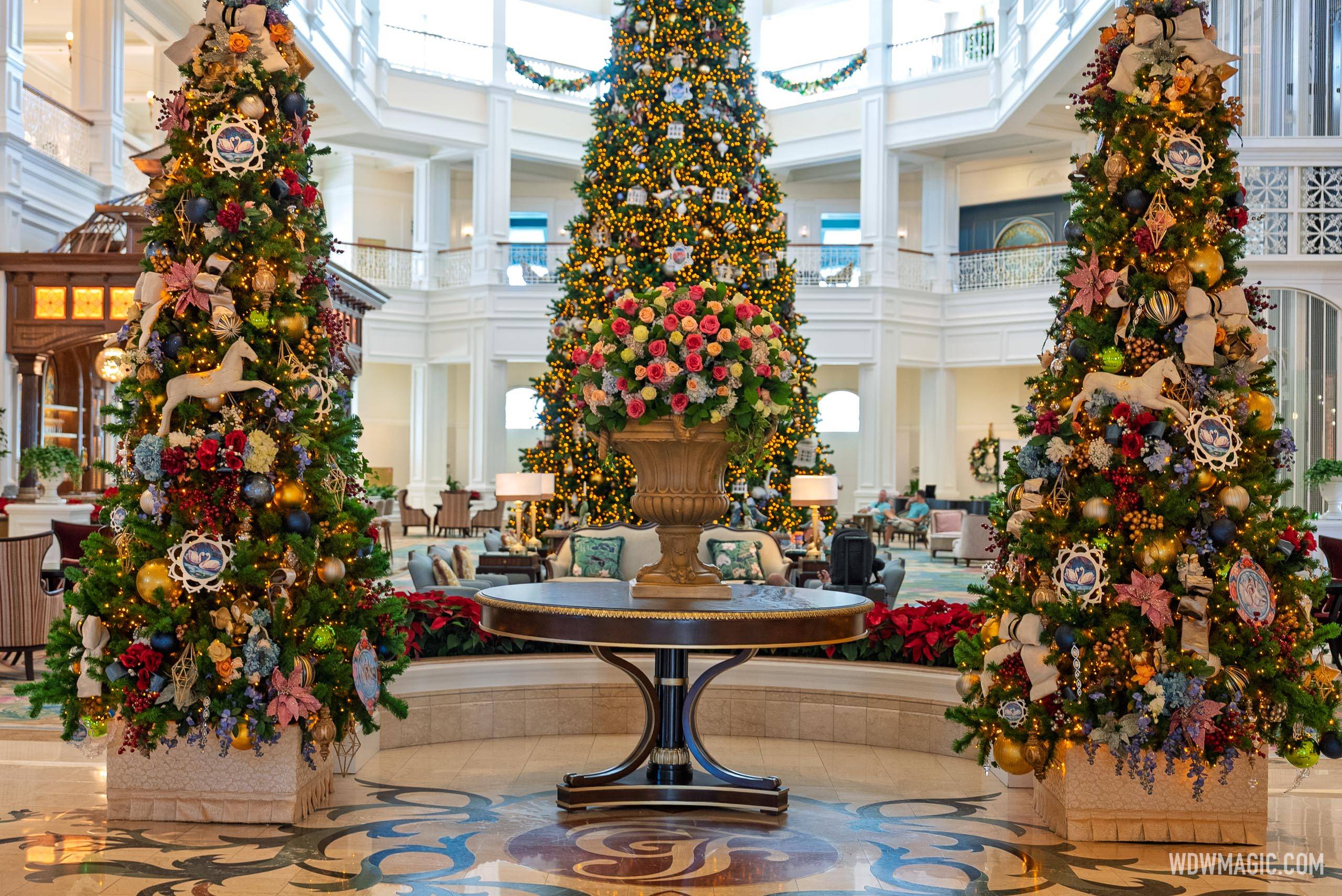 2025 Grand Floridian Resort Holiday Decor