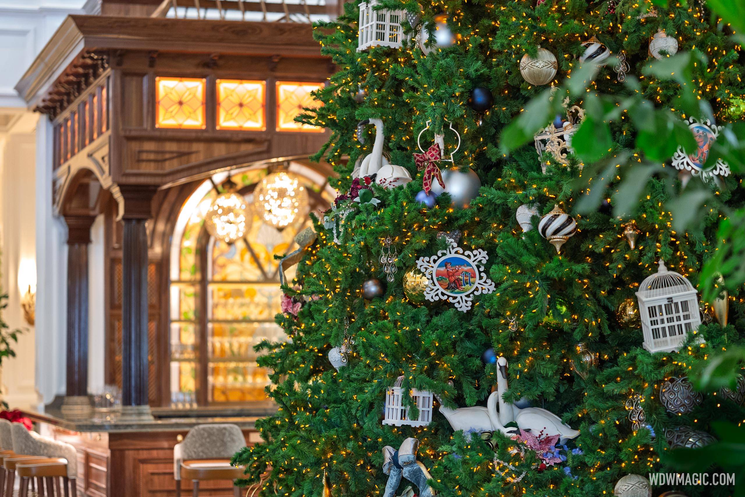2025 Grand Floridian Resort Holiday Decor