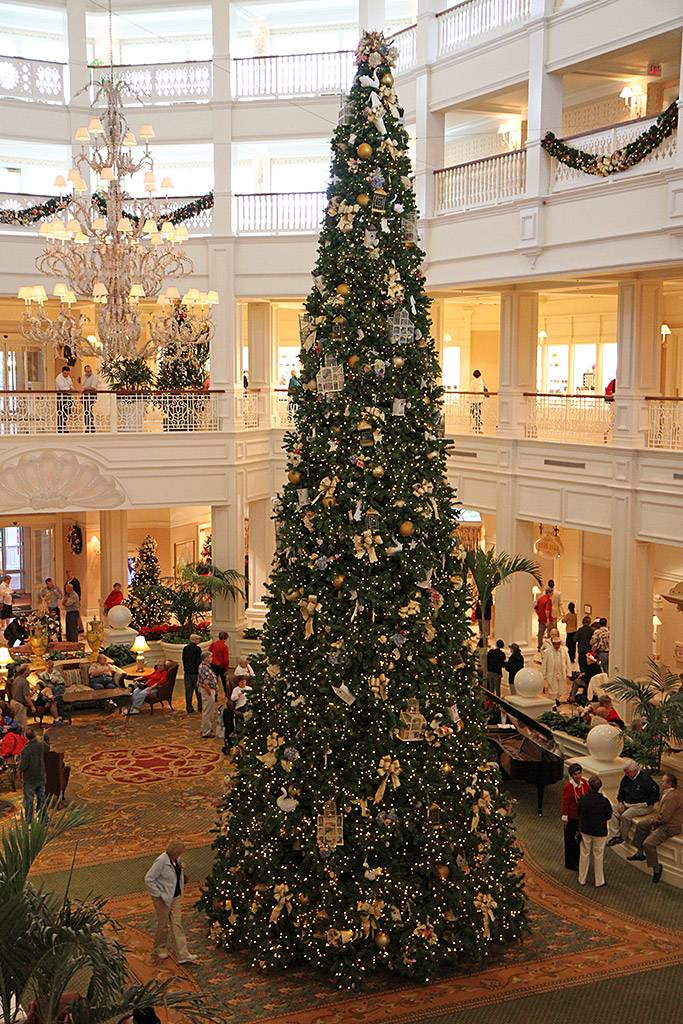Photo tour around Disney's Grand Floridian Resort 2009 holiday decorations