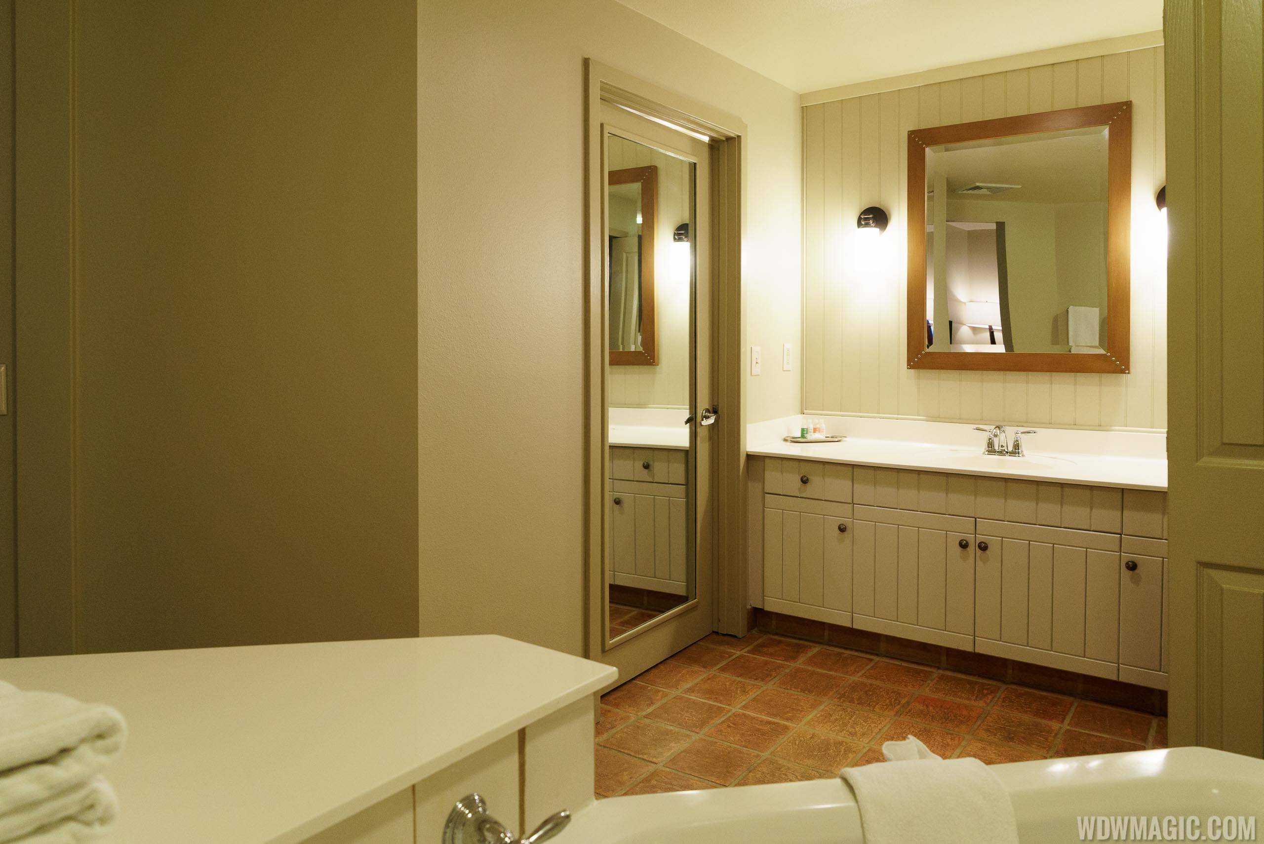 Disney's Hilton Head Island Resort - 2 Bedroom Suite Master Bathroom