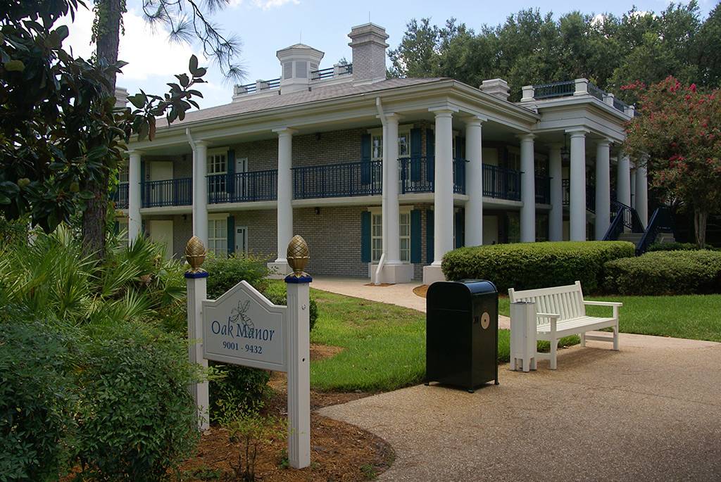 Magnolia Bend grounds and buildings