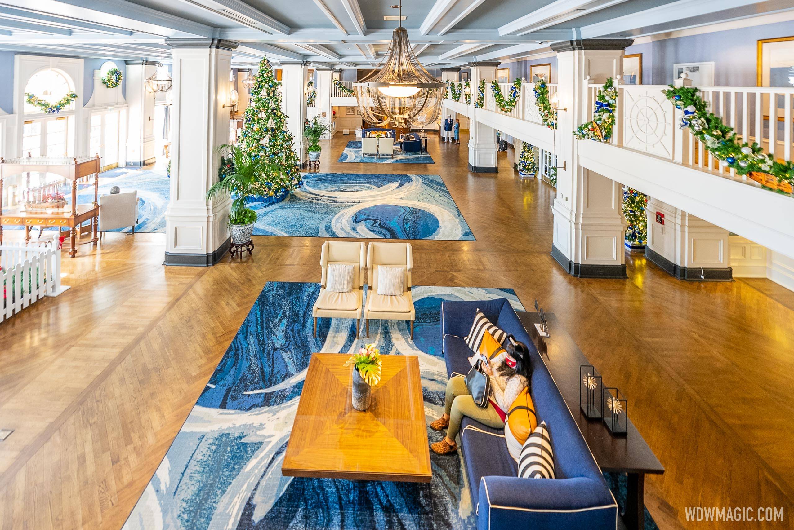 A wide view of the Yacht Club lobby during the holidays