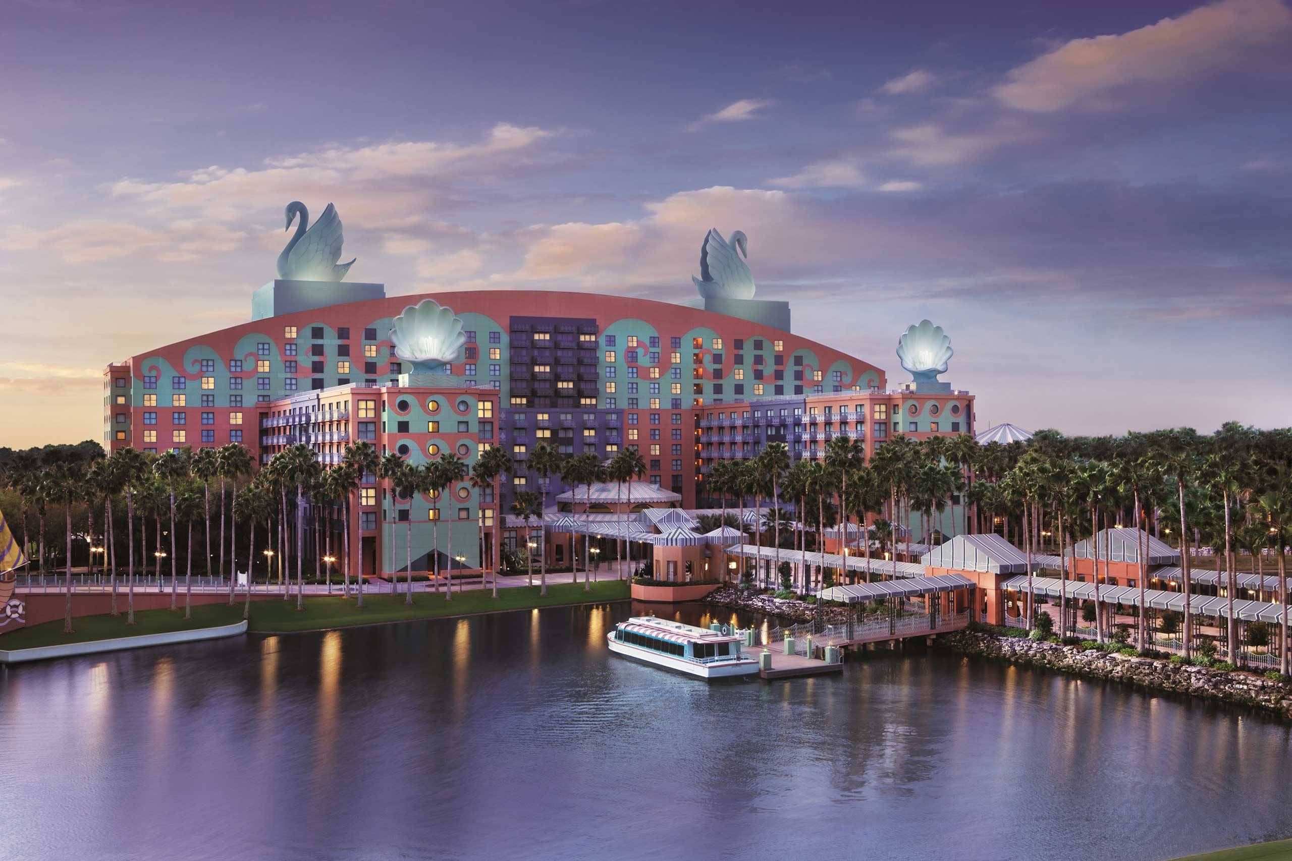 Details of the Walt Disney World Swan and Dolphin holiday activities and great room rate deals