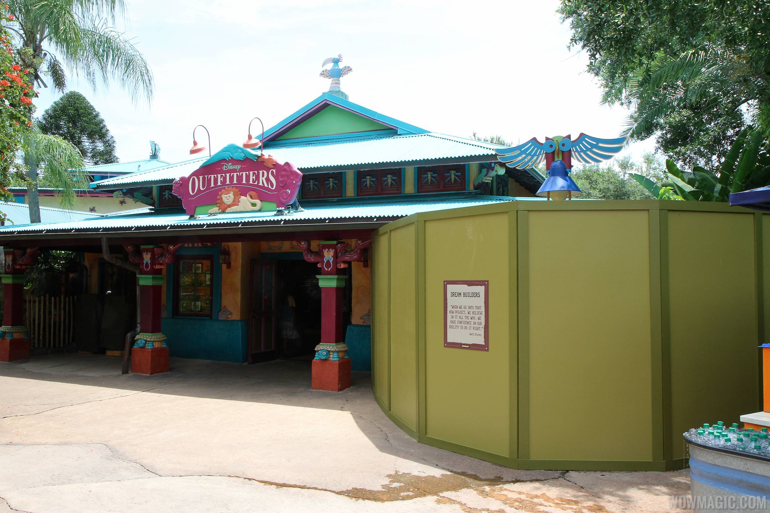 Disney Outfitters construction walls