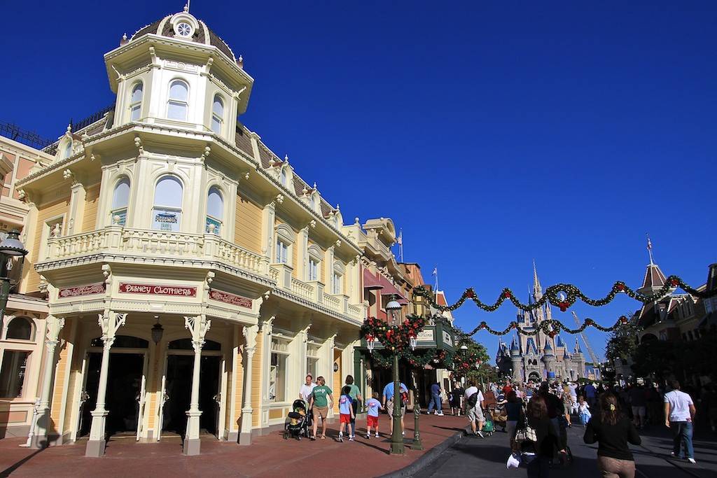 Final construction scrims removed from the Emporium leaving Main Street USA construction scrim free