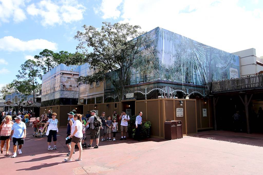 PHOTOS - Frontierland Mercantile and Trading Post now under exterior refurbishment