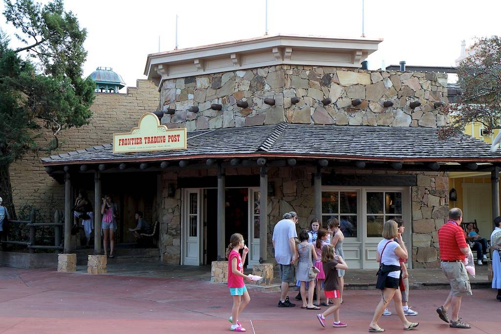 PHOTOS - Refurbishment scrims down at Frontierland Trading Post