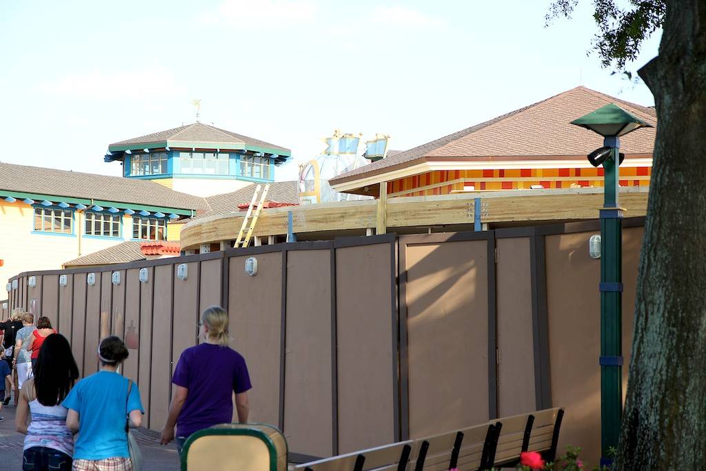 PHOTOS - Latest look at the LEGO Imagination Center expansion