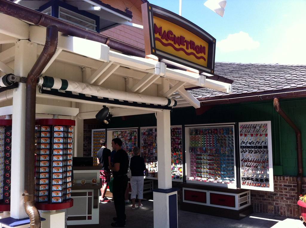 PHOTO - Magnetron returns with a kiosk at Downtown Disney