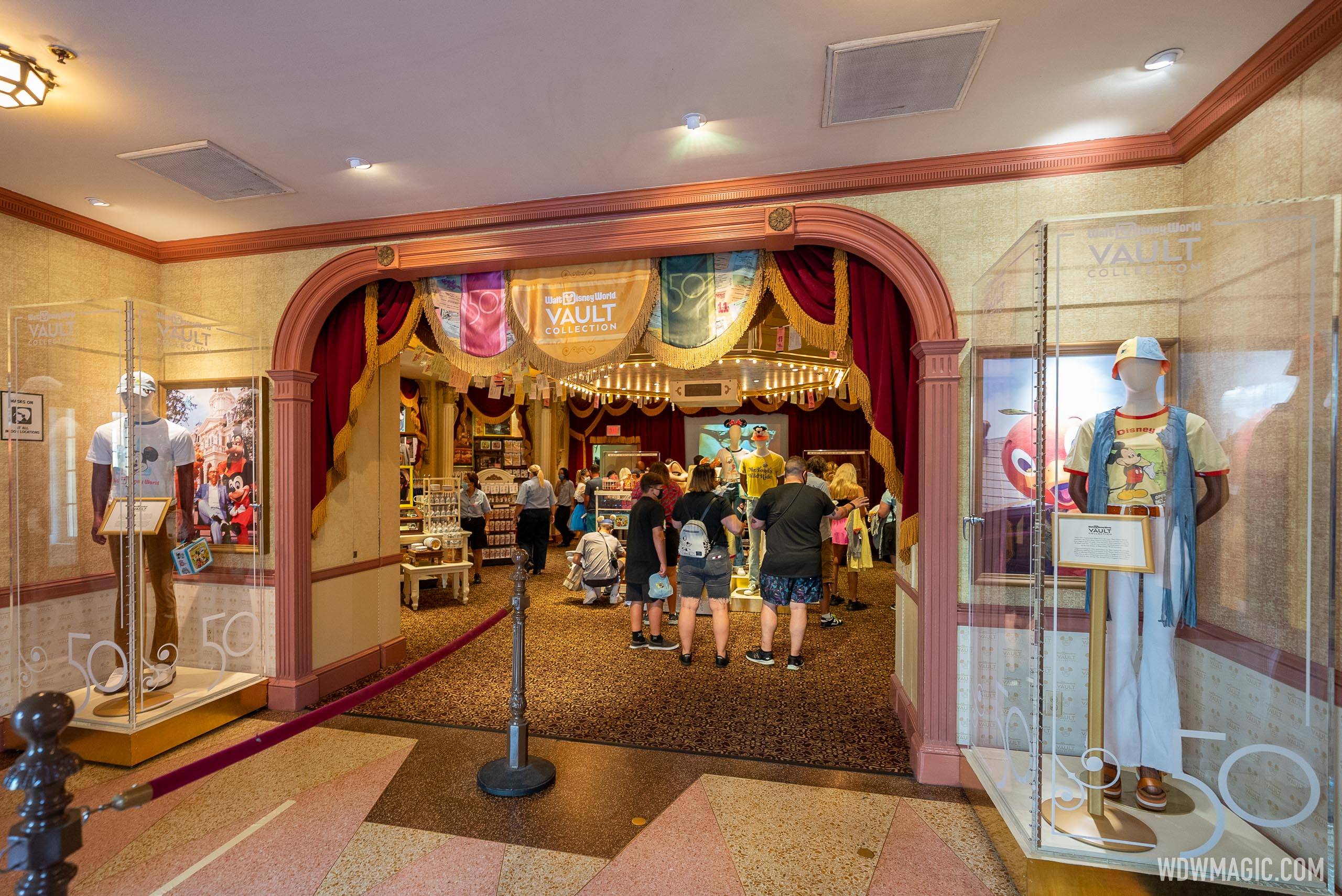 https://wdwmagic.twic.pics/ElementGalleryItems/shopping/Fullsize/Main-Street-Cinema-The-Art-of-Disney_Full_44436.jpg